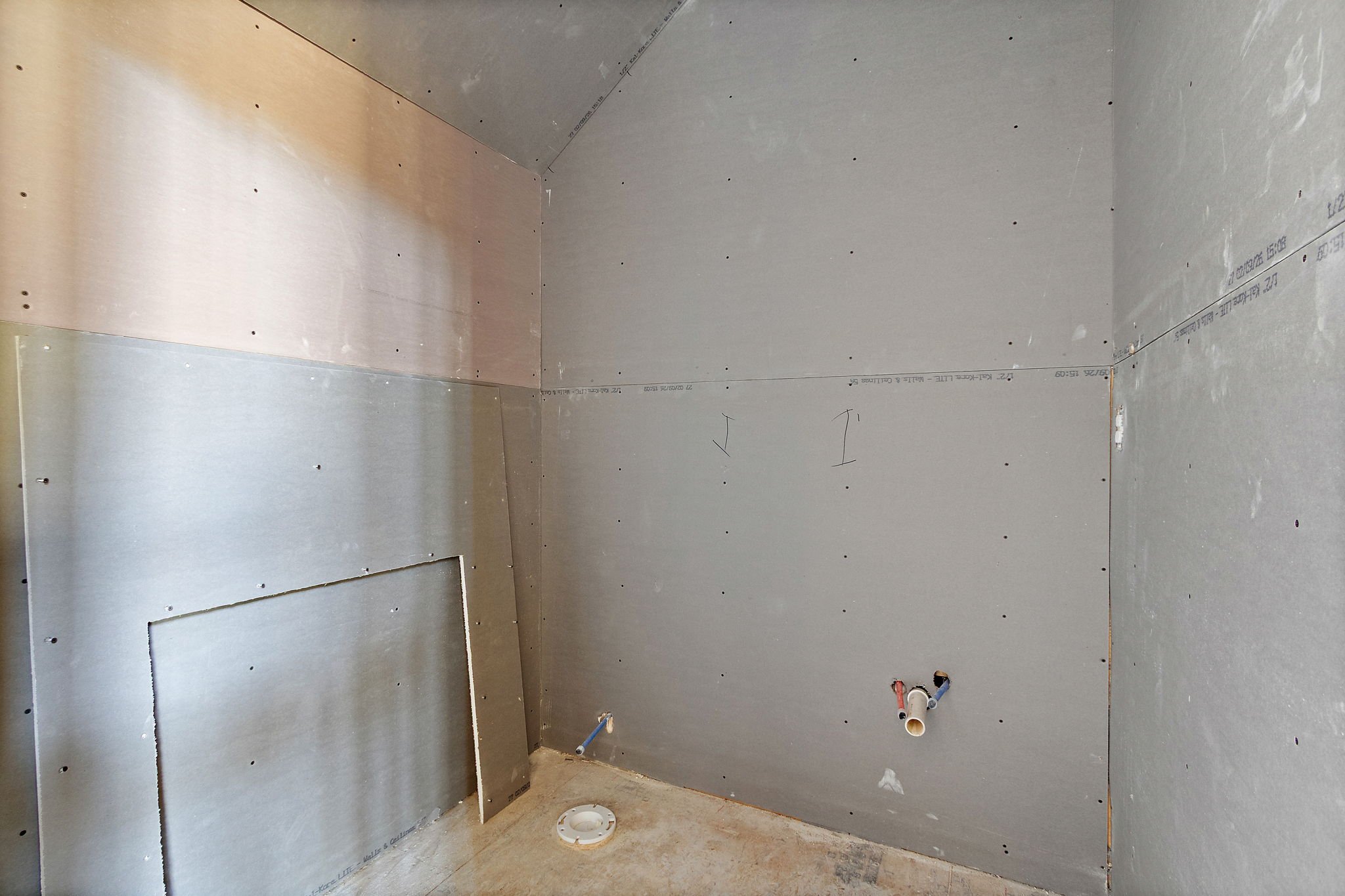16-web-or-mls-20 Holly Way-5.jpg