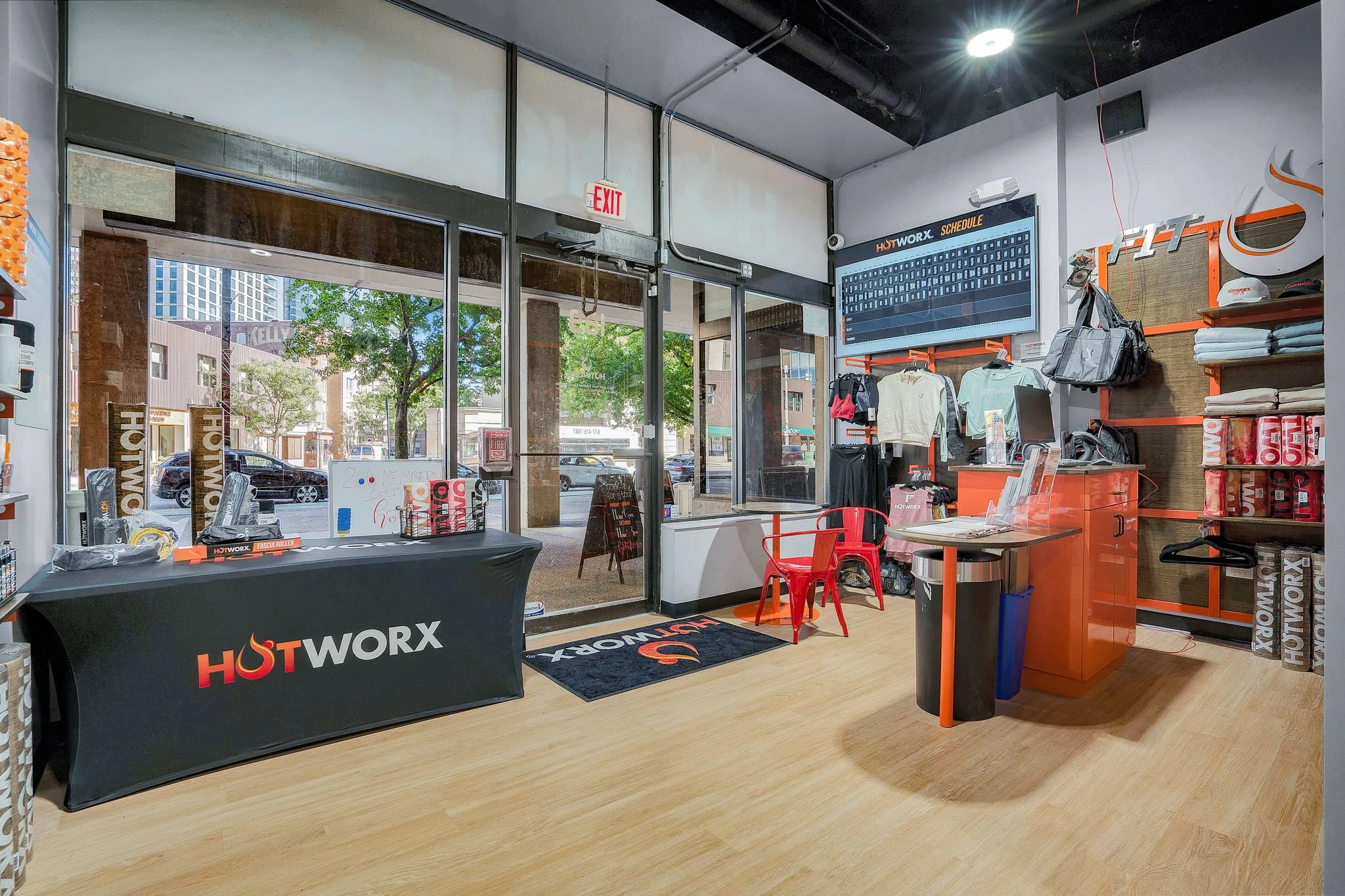 5-web-or-mls-Hotworx-37.jpg