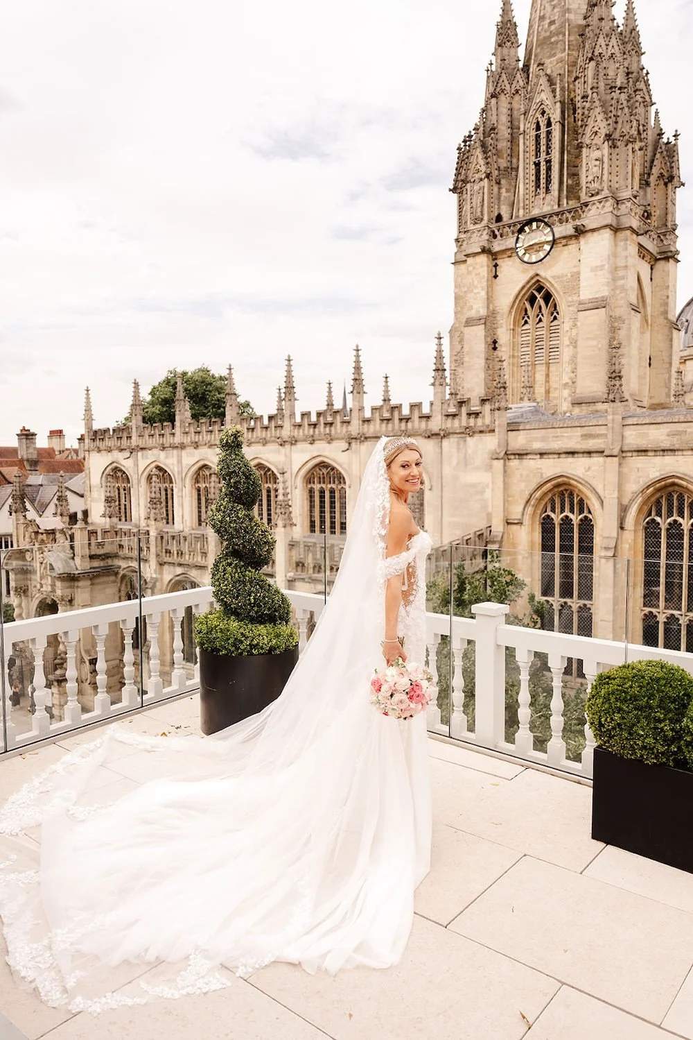 Bride-Bodleian-Library-Oxfordshire-Wedding-Helen&Tom-24.JPG