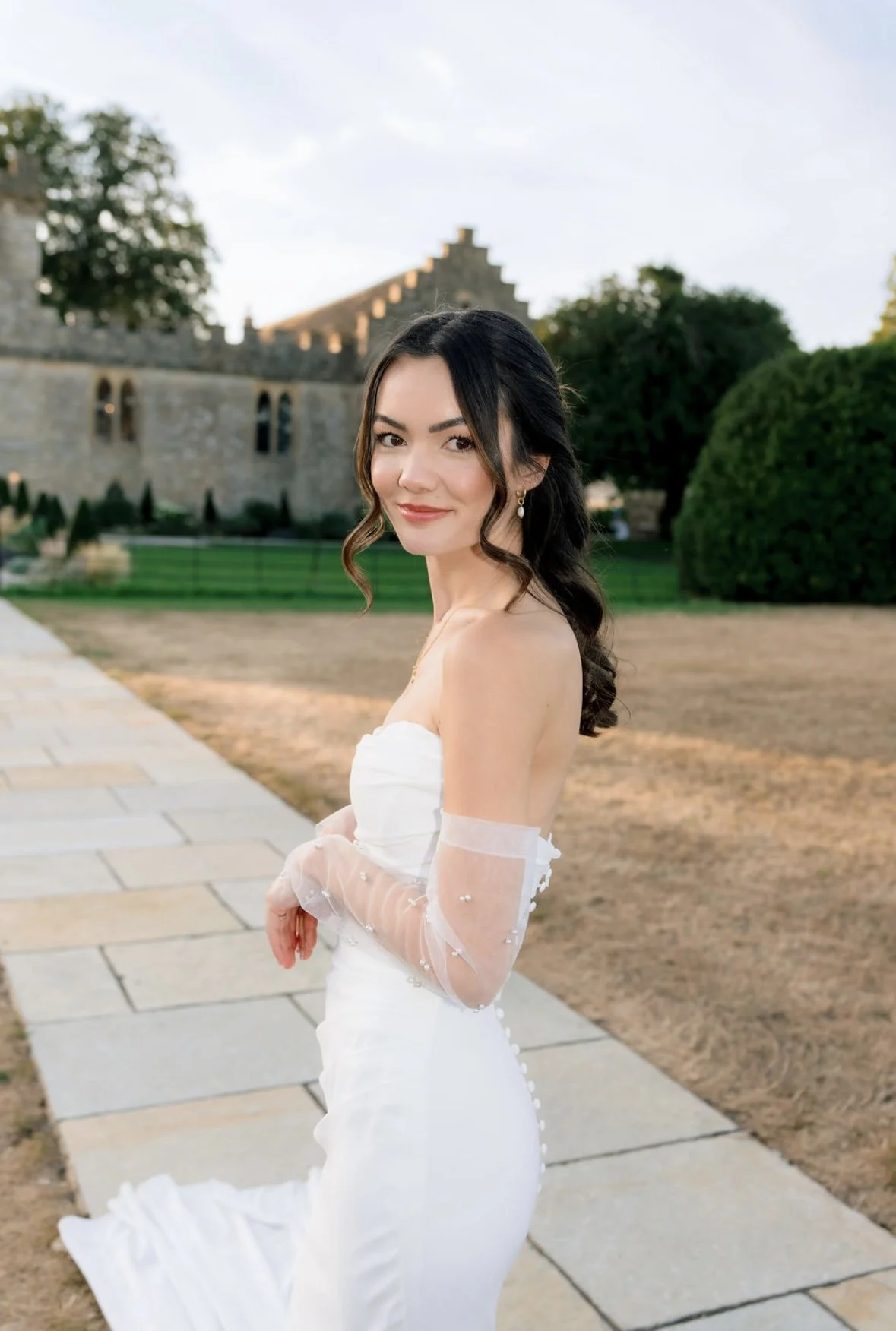 Bride-Sleeves-Ivy-Lodge-Cirencester-Park-Wedding-Rosie&Jack-31.PNG