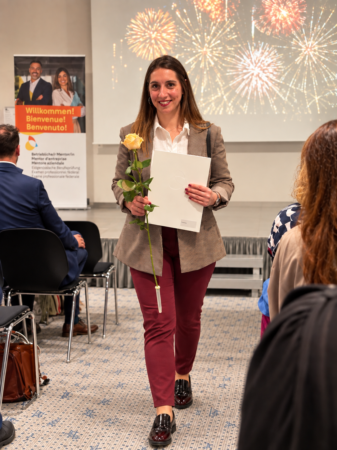 Elisa Papi receiving her federal diploma of higher education in Business Mentoring & Applied Coaching in Switzerland. (Eidgenossiche Fachausweis als Betriebliche Mentorin - Scwheiz)