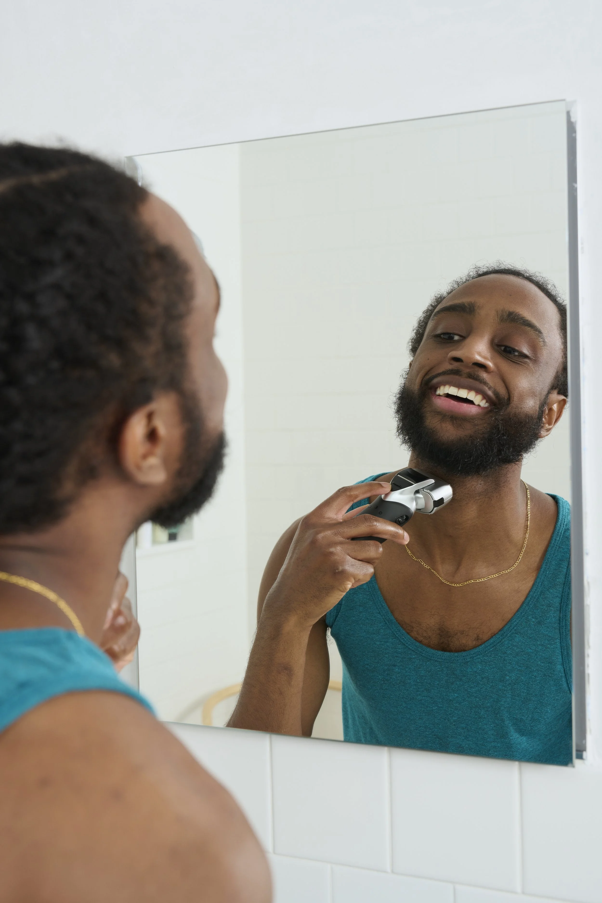 Shot_27_ES8103S ARC3 Facial Shaver_Keith_147.JPG