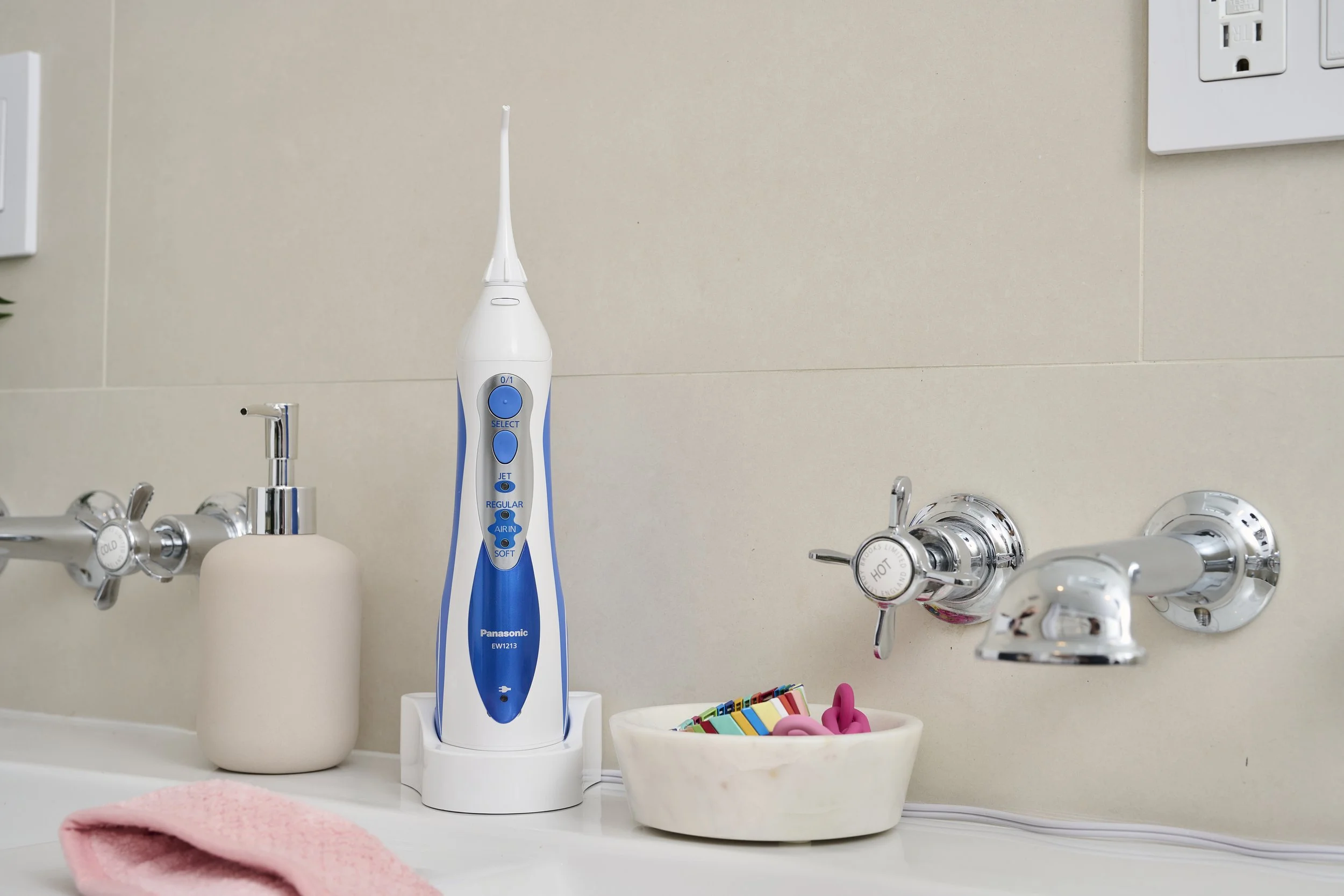 Shot_12_EW1213A_Water Floss for Braces_0119.JPG