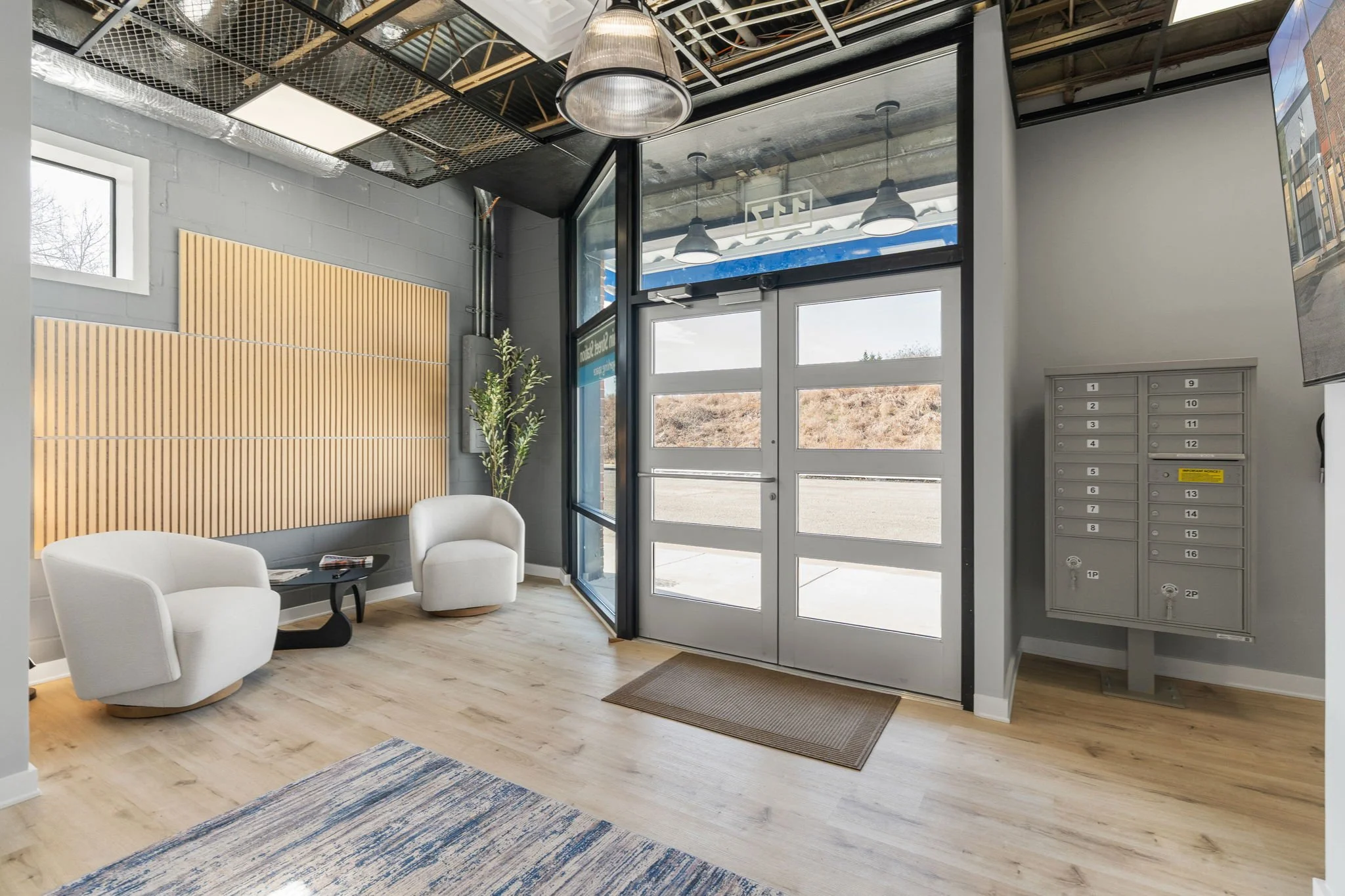 21-web-or-mls-117 S Main St interior-85.jpg
