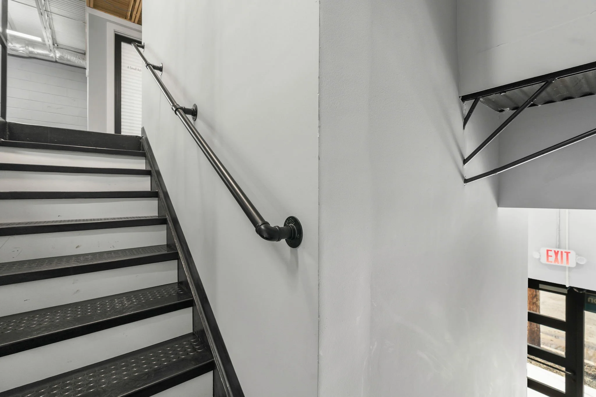 73-web-or-mls-117 S Main St interior-33.jpg