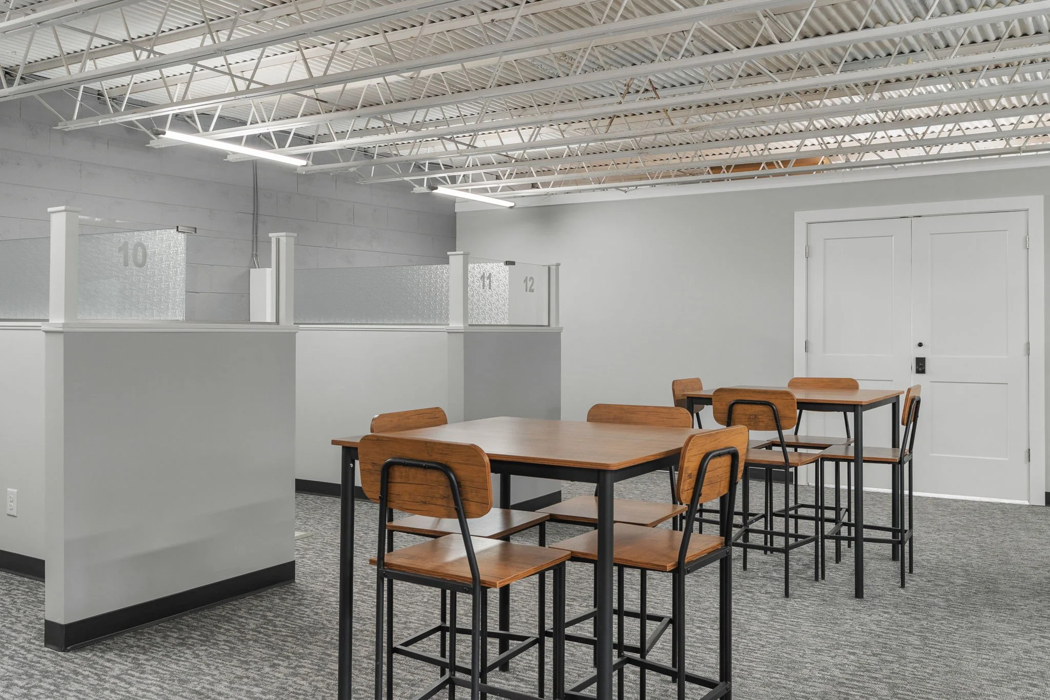 86-web-or-mls-117 S Main St interior-20.jpg