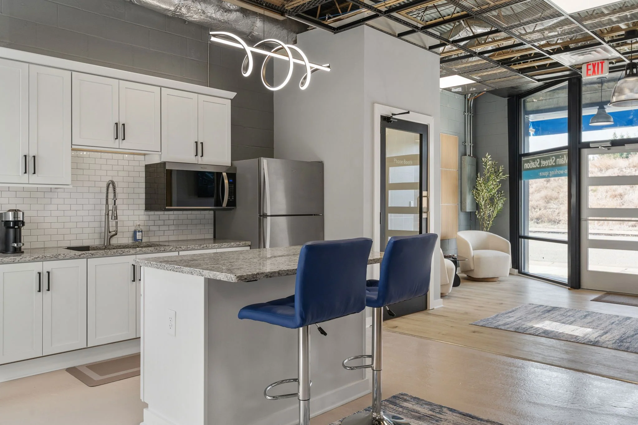 39-web-or-mls-117 S Main St interior-67.jpg