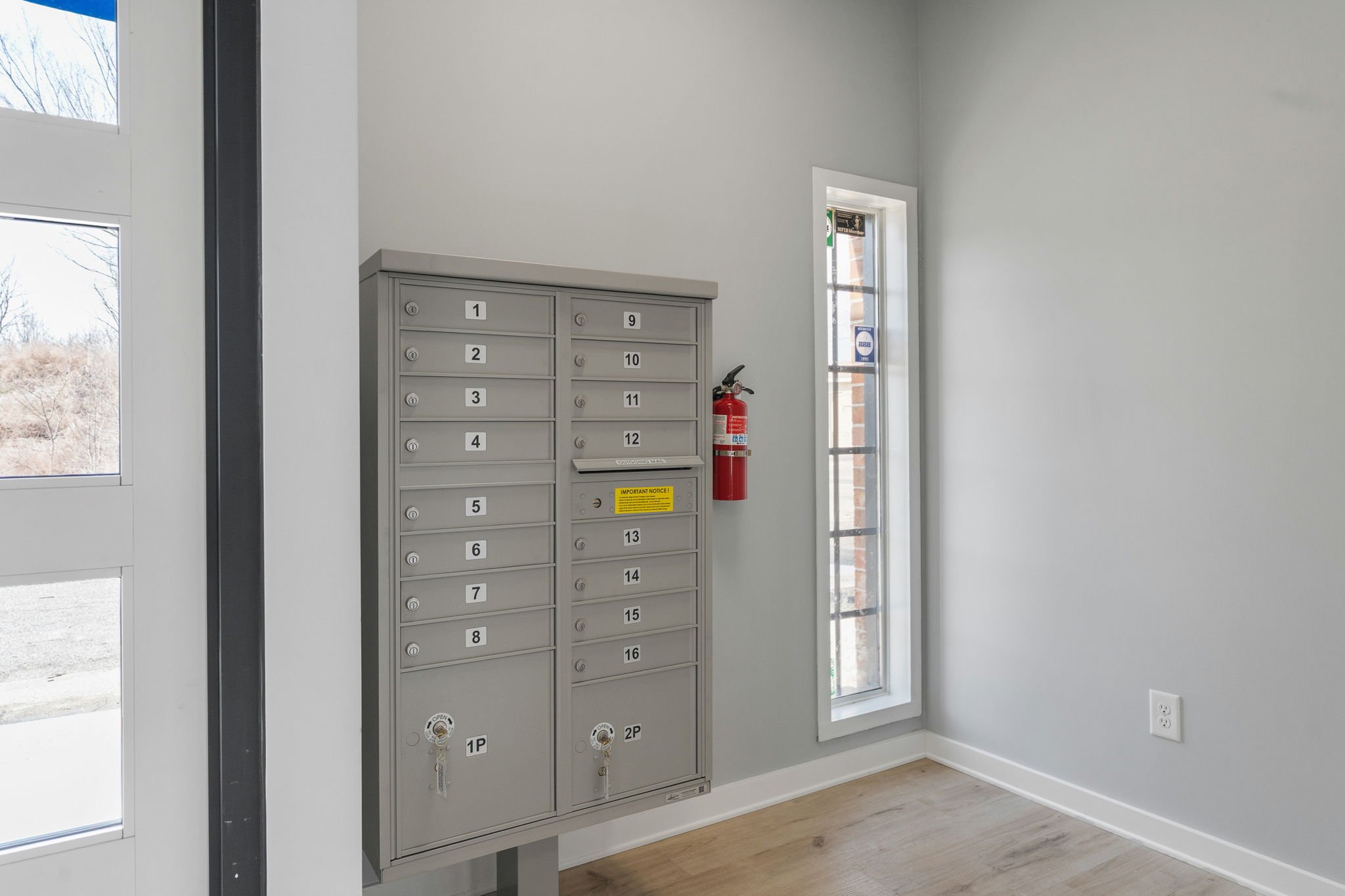 30-web-or-mls-117 S Main St interior-76.jpg