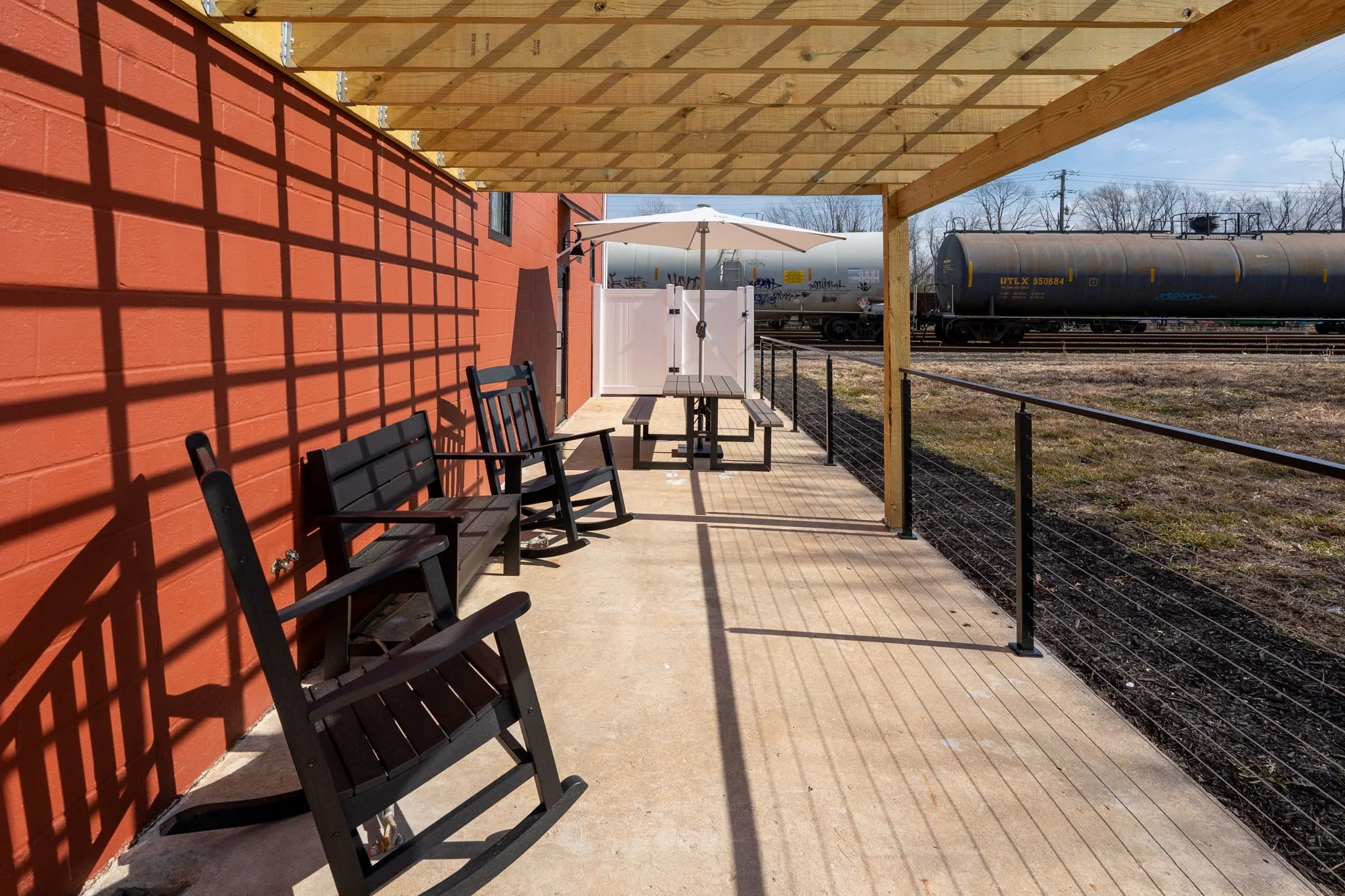 13-web-or-mls-117 S Main St exterior-3.jpg