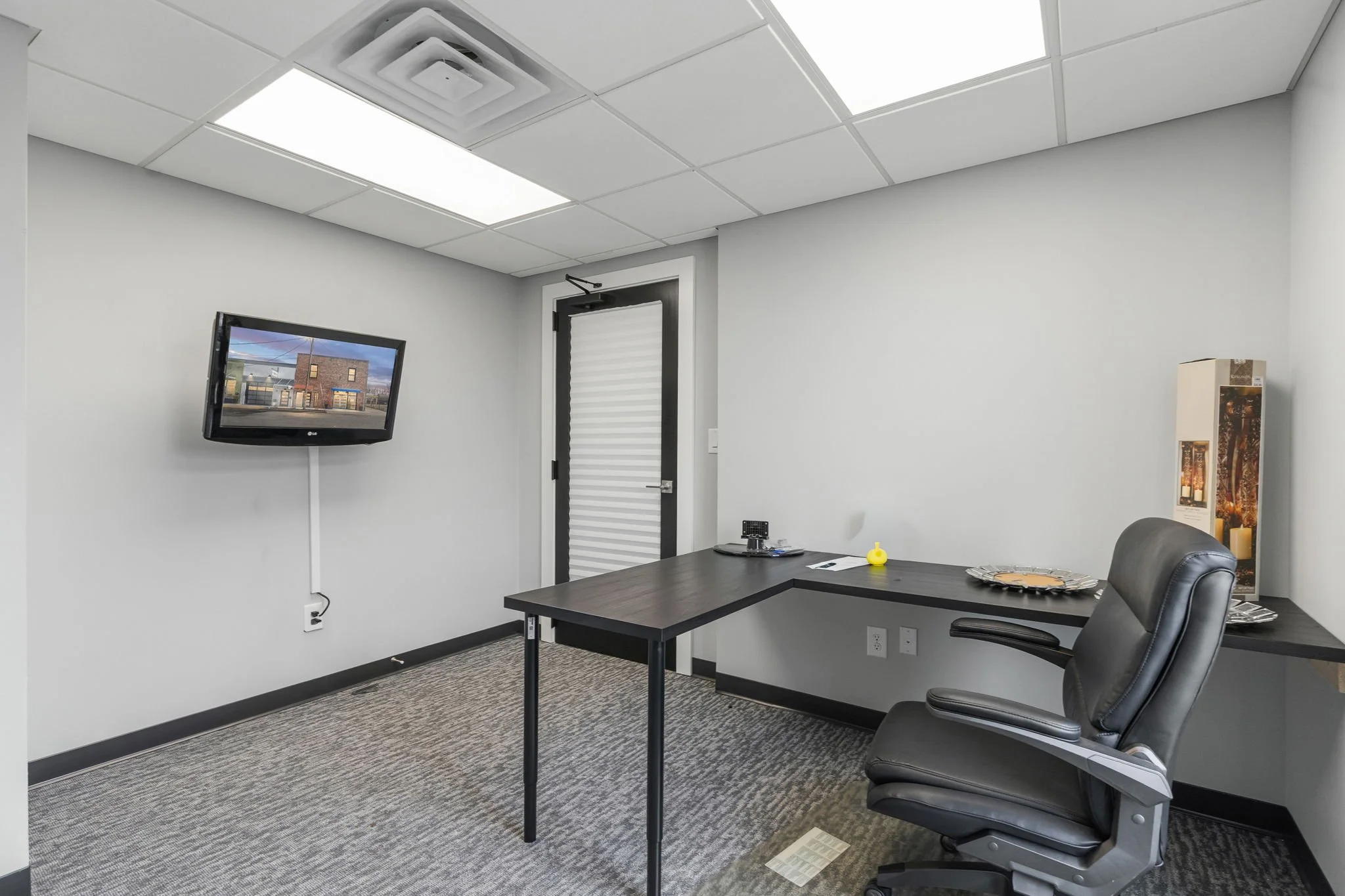103-web-or-mls-117 S Main St interior-3.jpg