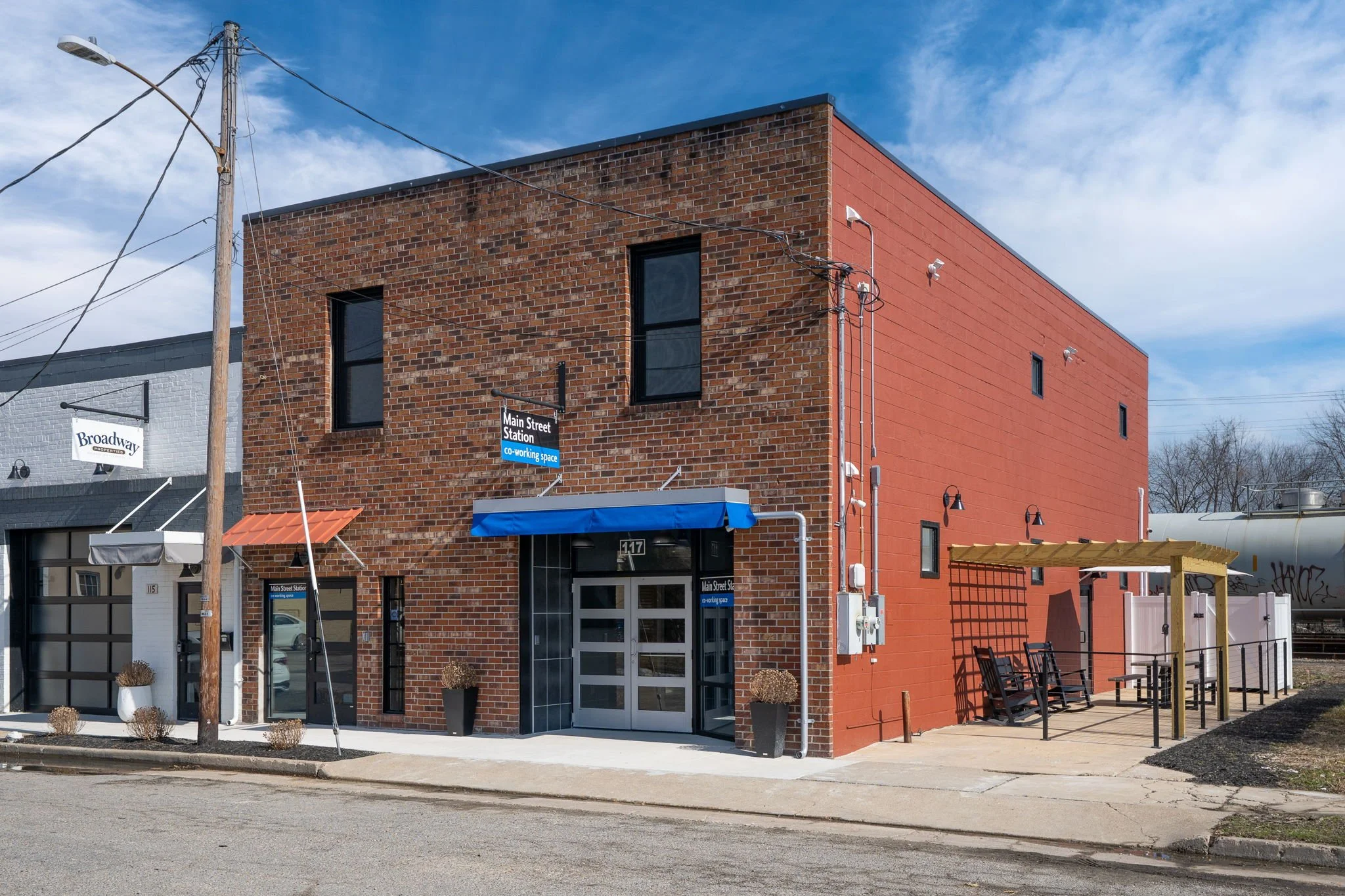 7-web-or-mls-117 S Main St exterior-6.jpg