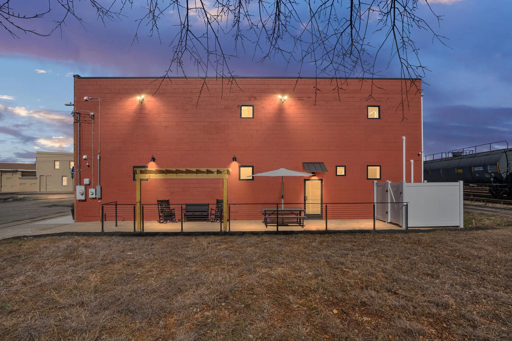 2-web-or-mls-117 S Main St twilgith-5.jpg