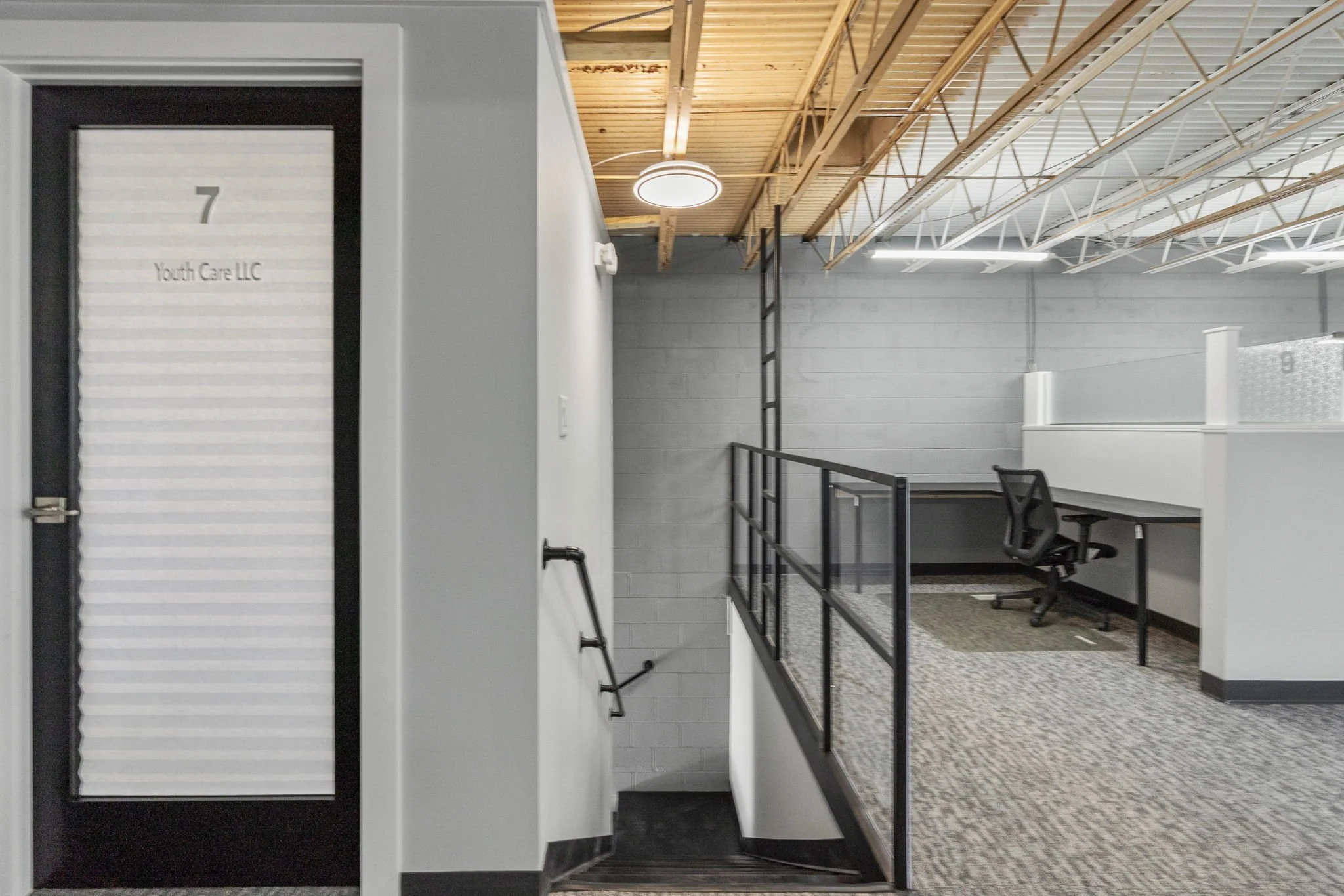 74-web-or-mls-117 S Main St interior-32.jpg