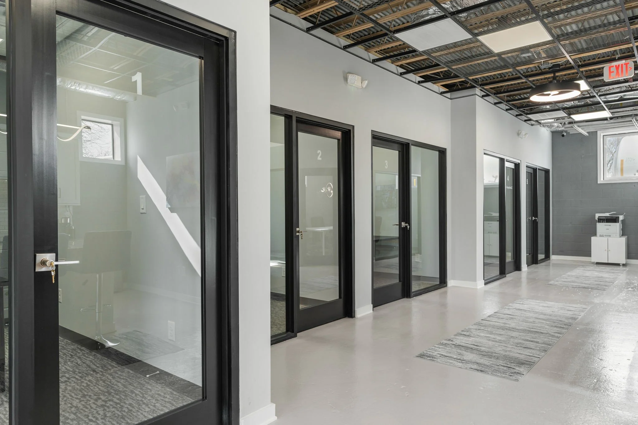 66-web-or-mls-117 S Main St interior-39.jpg