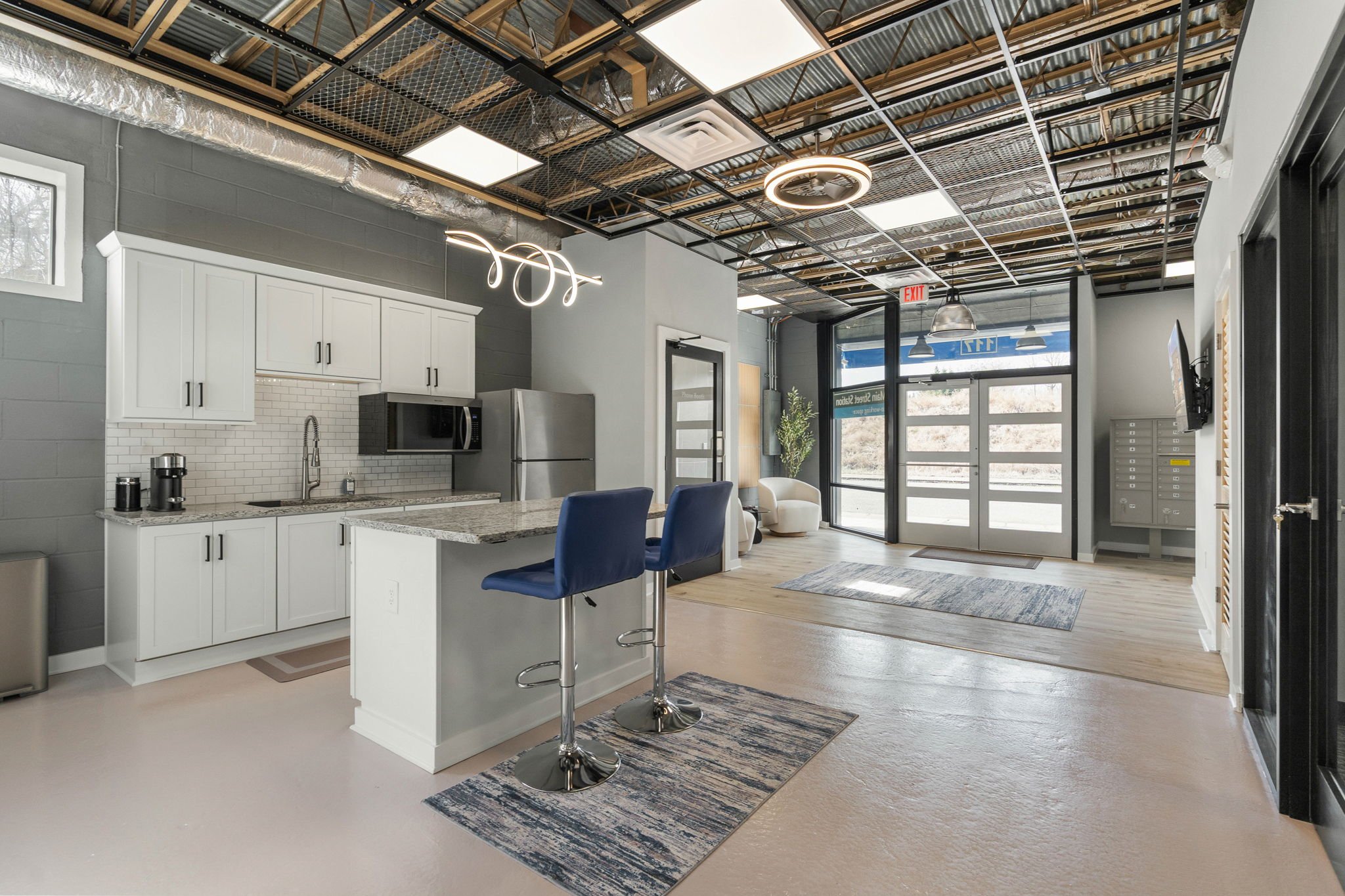 38-web-or-mls-117 S Main St interior-68.jpg