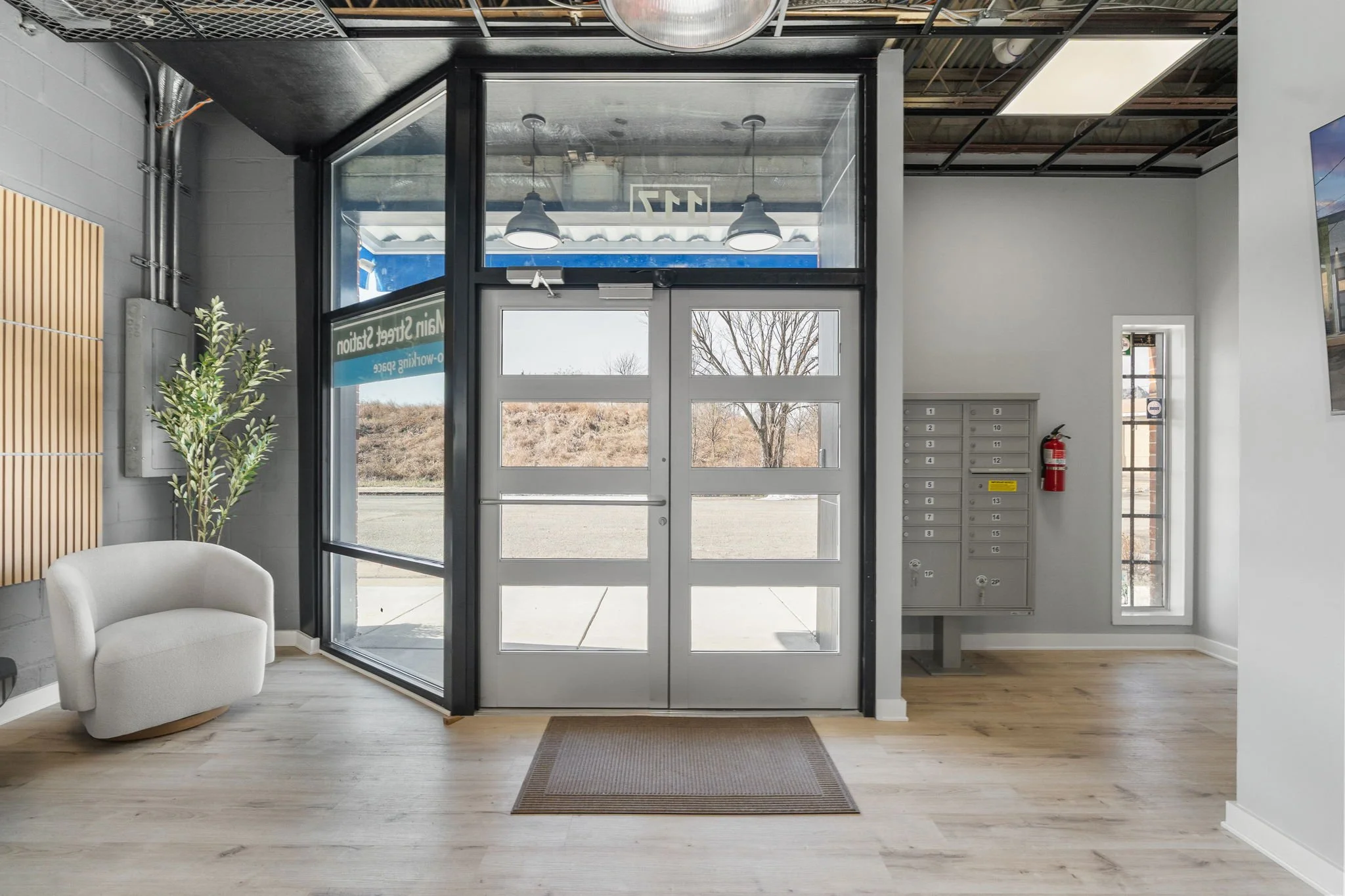 20-web-or-mls-117 S Main St interior-86.jpg
