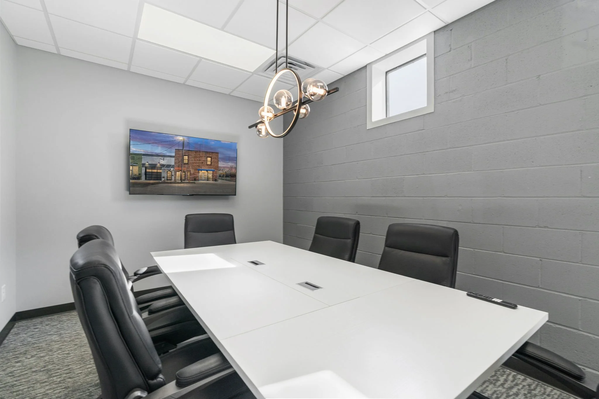 57-web-or-mls-117 S Main St interior-49.jpg