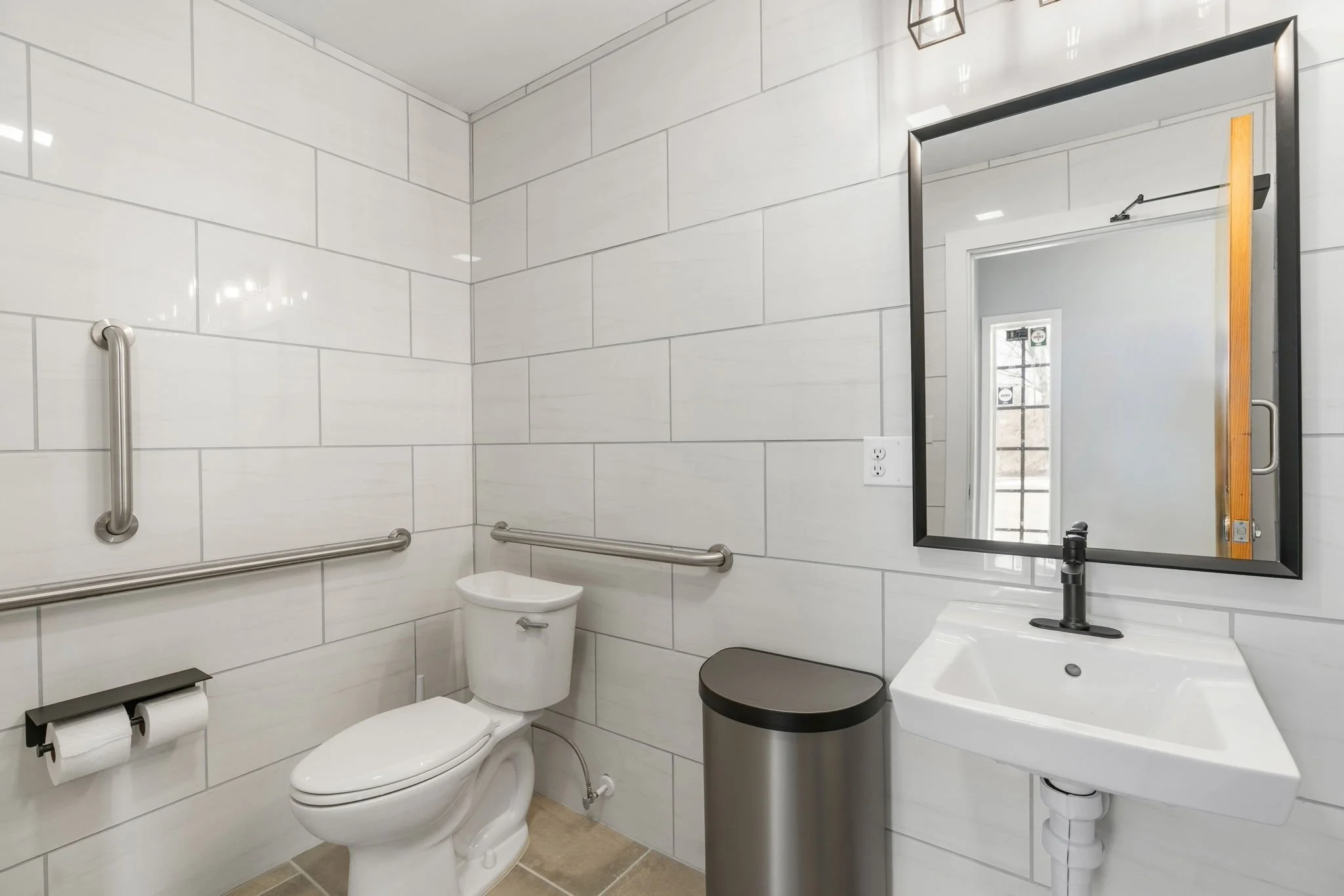 68-web-or-mls-117 S Main St interior-38.jpg