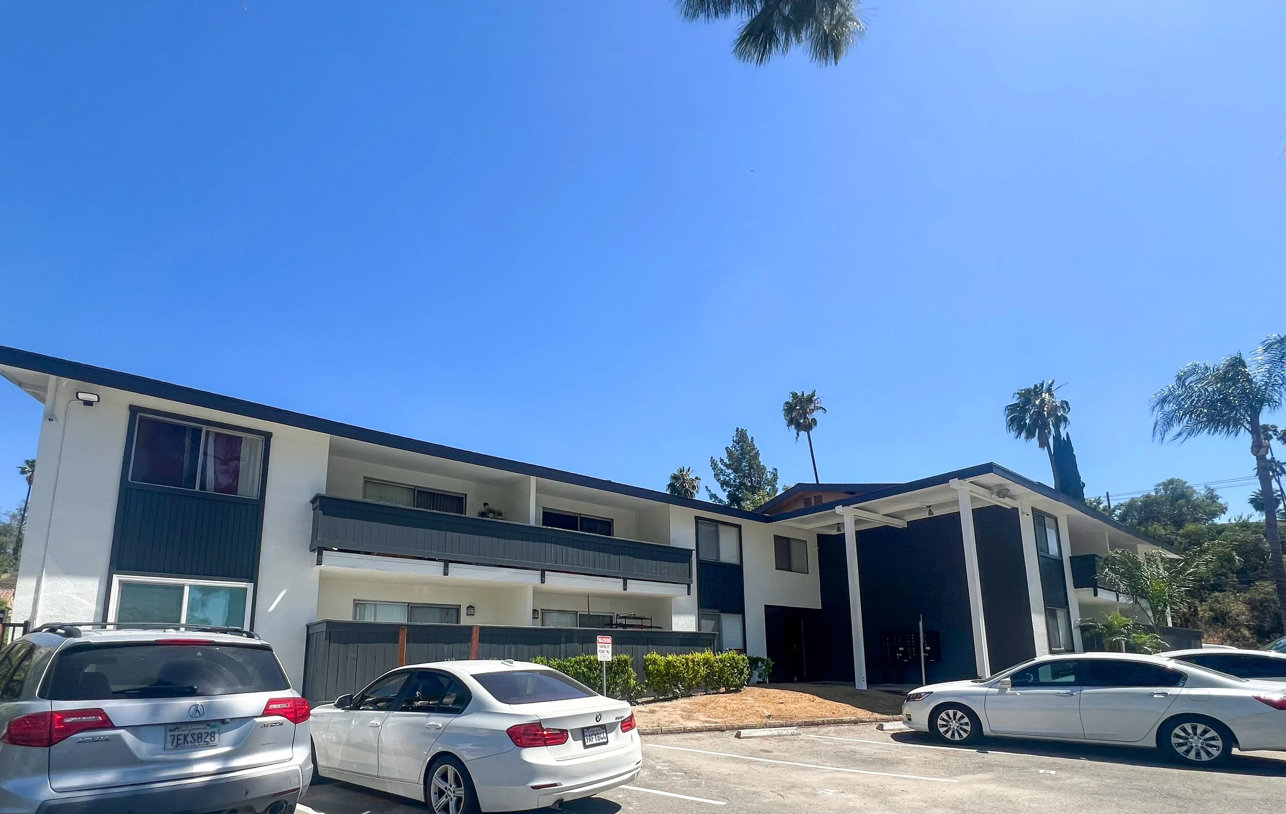 Palm Vista Building Exterior from Left Angle