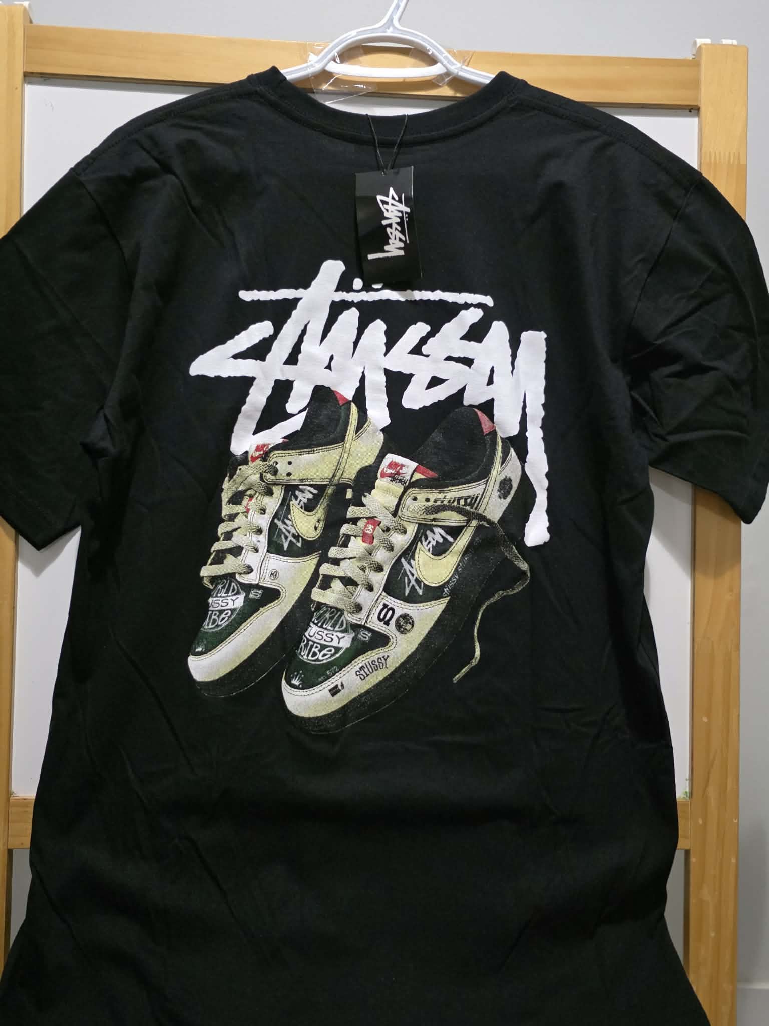 Stussy Sneaker Art Graphic Tee - XL