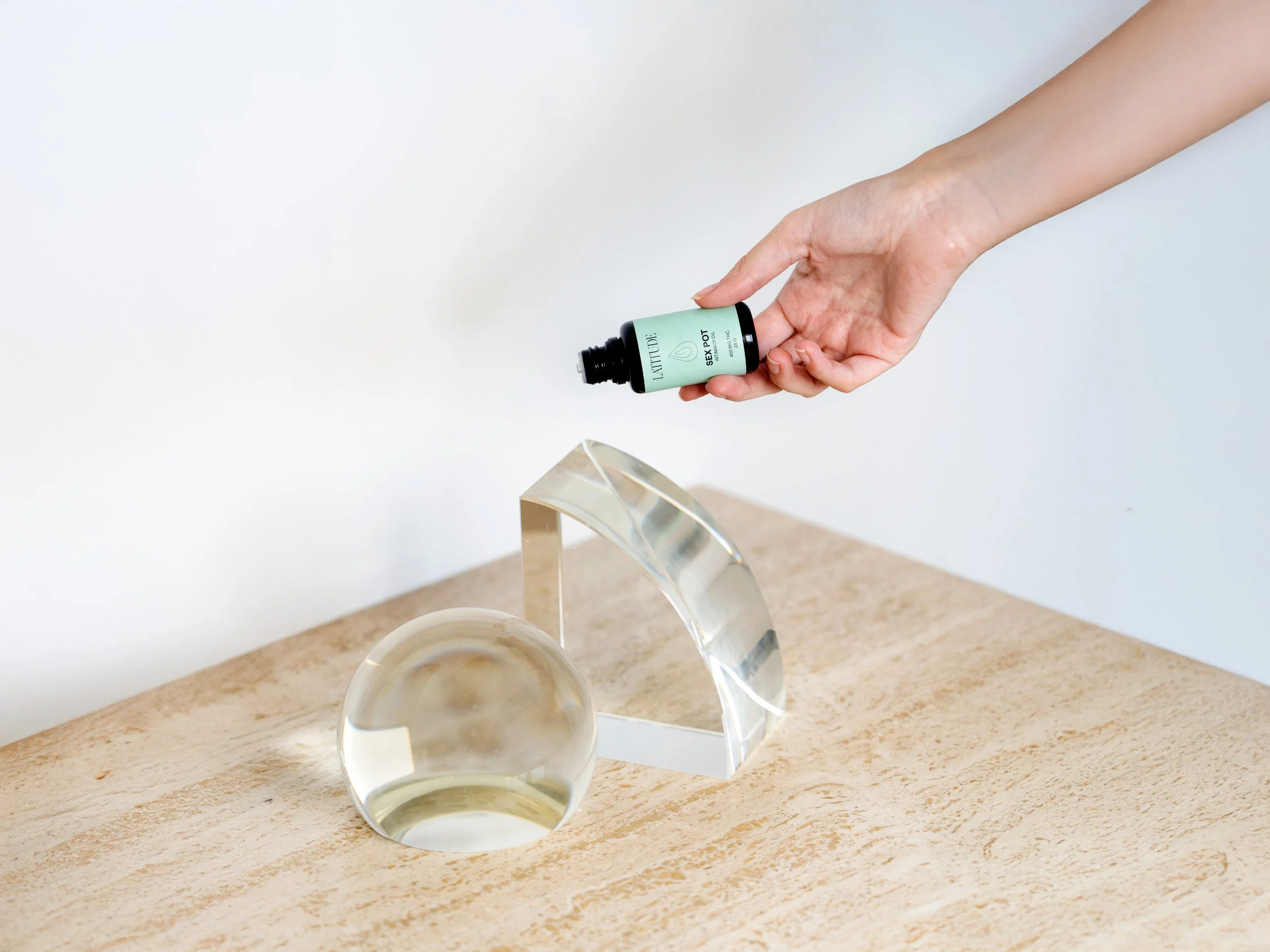 48N Latitude Sex Pot Oil 25g Marketing-2.jpg