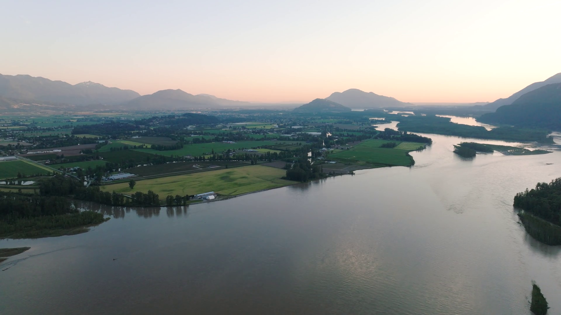 Fraser River and Farmland in British Columbia (photo credit www.vecteezy.com)