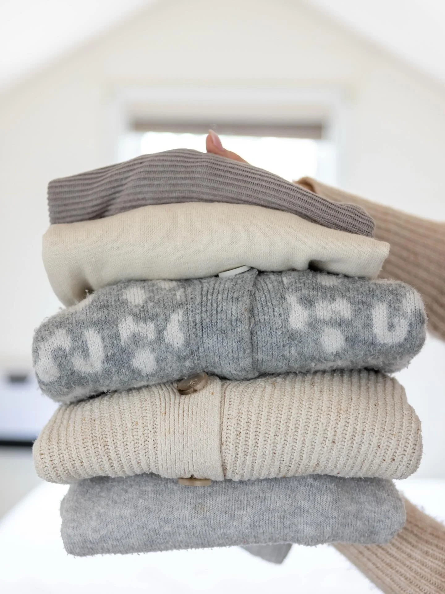Meet your closet's new best friend: ME! 🤍

I'm the stylist here to make getting dressed easy and fun, and get your closets working hard for you - not the other way around!

Think of me as your shortcut to looking polished every day, without the gues