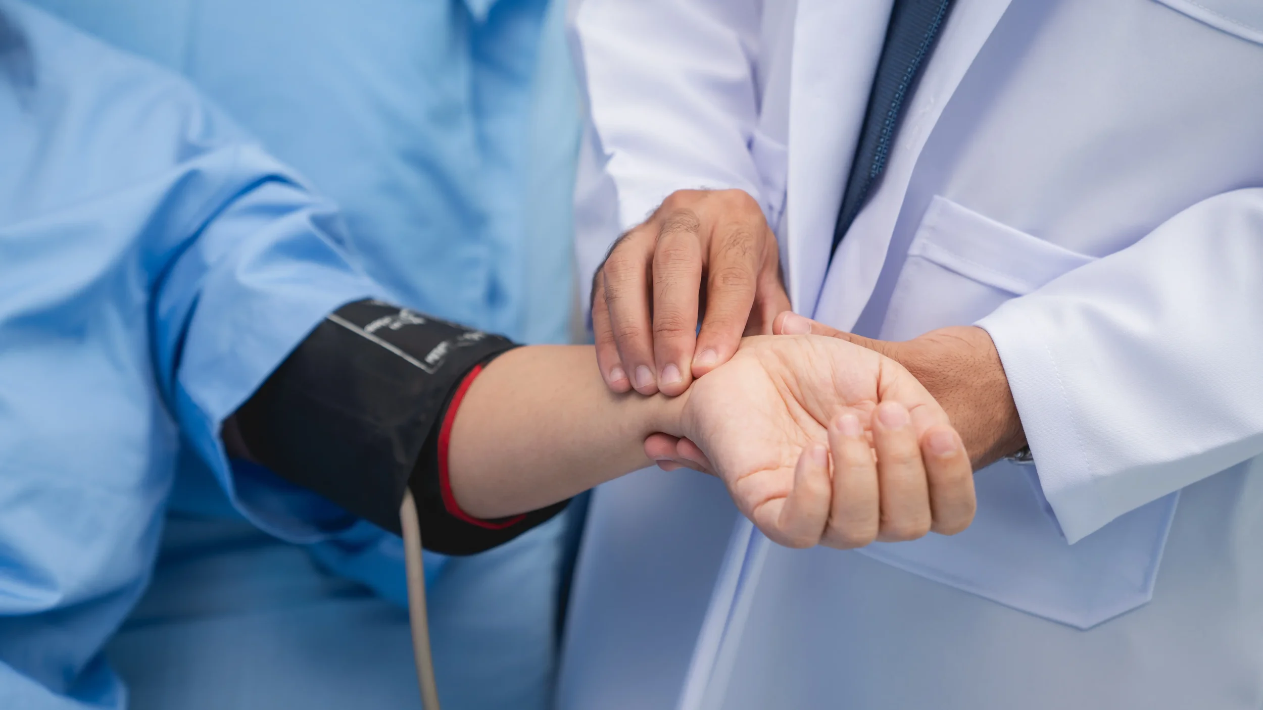 Consulta con el Dr. Heriberto Reyes, nefrólogo en Tijuana experto en salud renal.