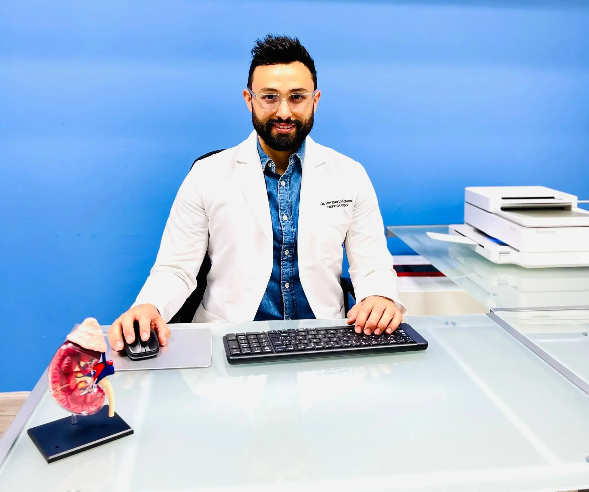Dr. Heriberto Reyes, nefrólogo en Tijuana, especialista en enfermedades renales y cuidado integral del riñón.