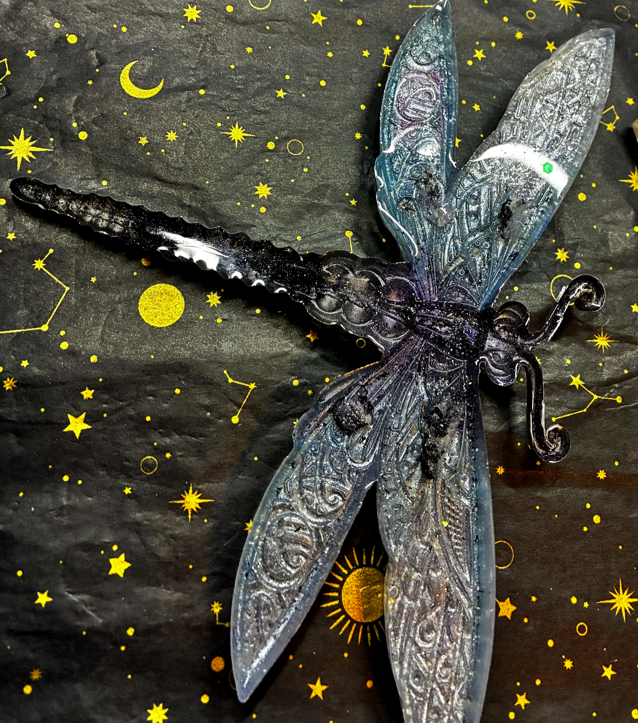 Energetic Note
Formed to represent emergence after integration. The Dragonfly Guardian stands for light that has faced shadow and remained steady.
Not fragile wings.
Resilient flight.