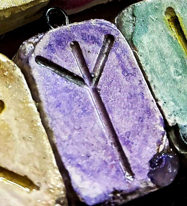 ᛉ Algiz – The Protector Rune Relic Pendant