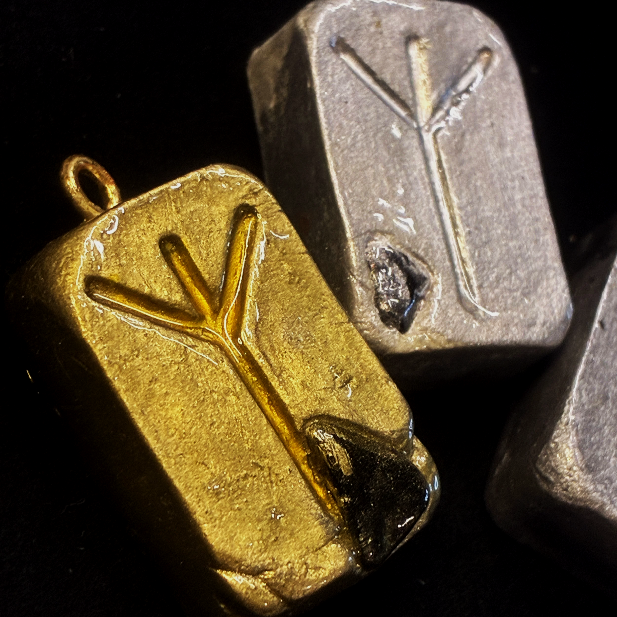 ᛉ Algiz – The Protector Pendant - LunaWye