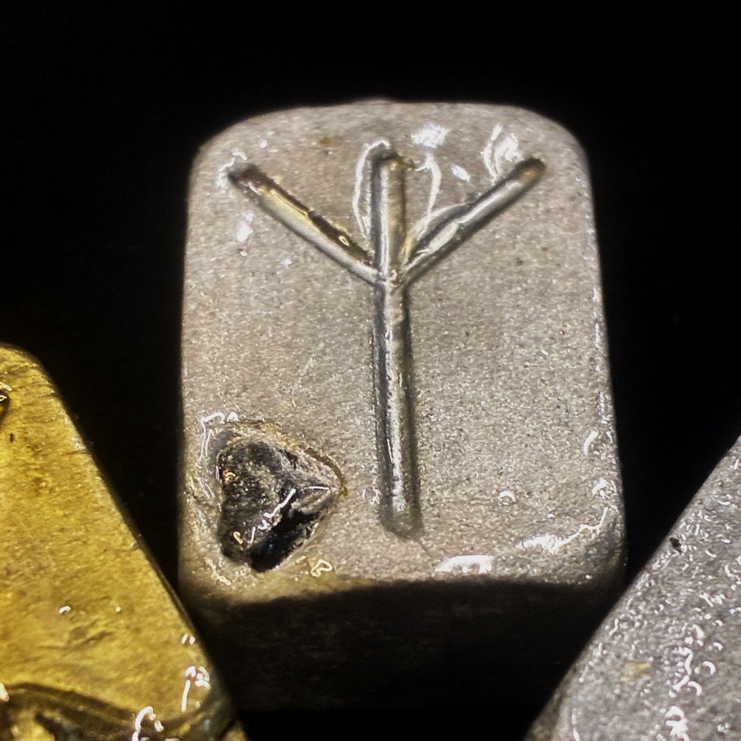 ᛉ Algiz – The Protector Pendant - LunaWye
