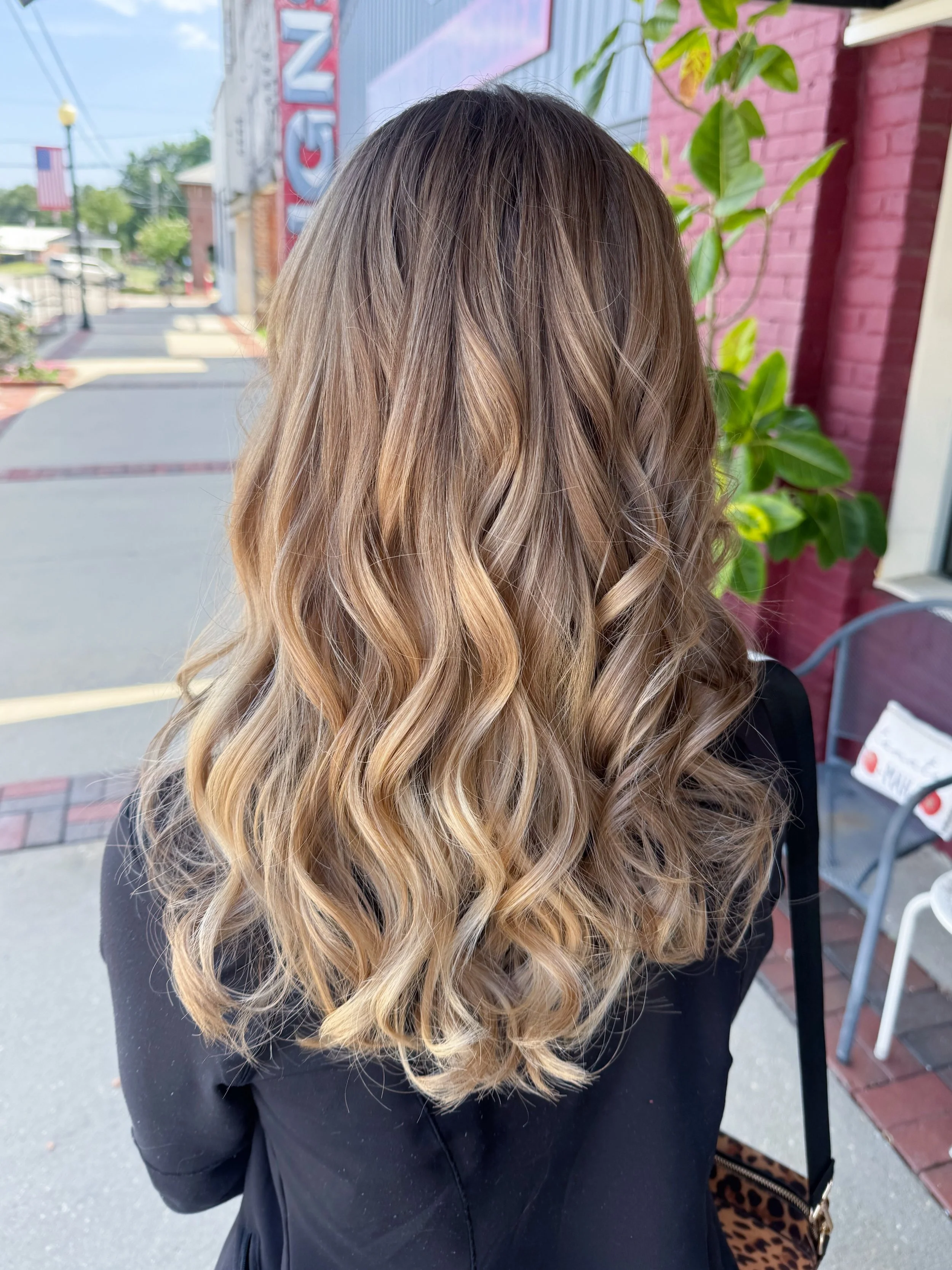 Say it with me... Less can be more. ✨

My client came in with beautiful virgin hair (never been colored or lightened before) and wanted a soft, subtle balayage that looked natural and effortless.

We added just the right amount of brightness while pr