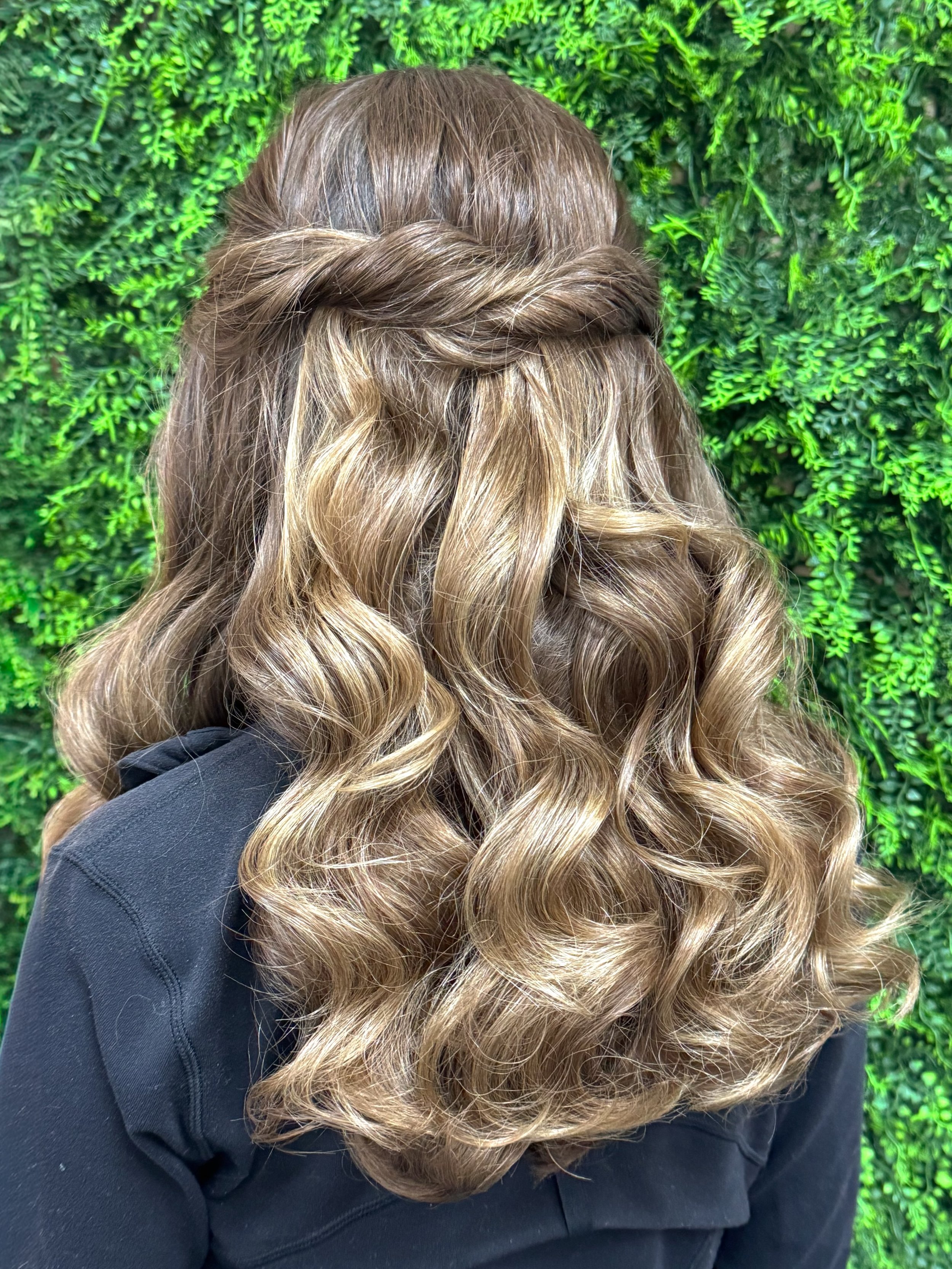 Simply stunning half up hairstyle today for @addison.west7 ✨