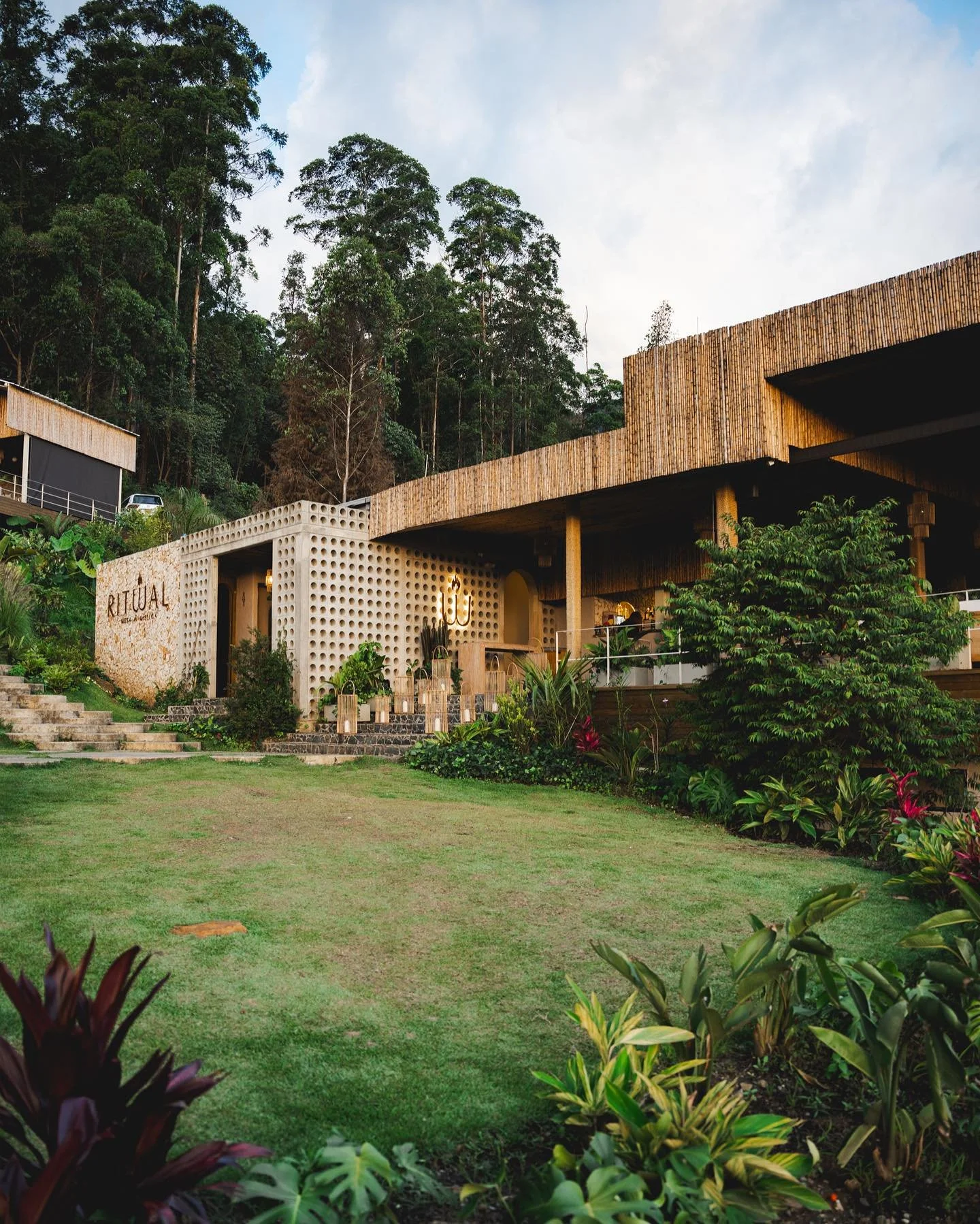 ritwalmesamistica_post_9_19_2023_8_25_29 PM3195666281596796034.jpg