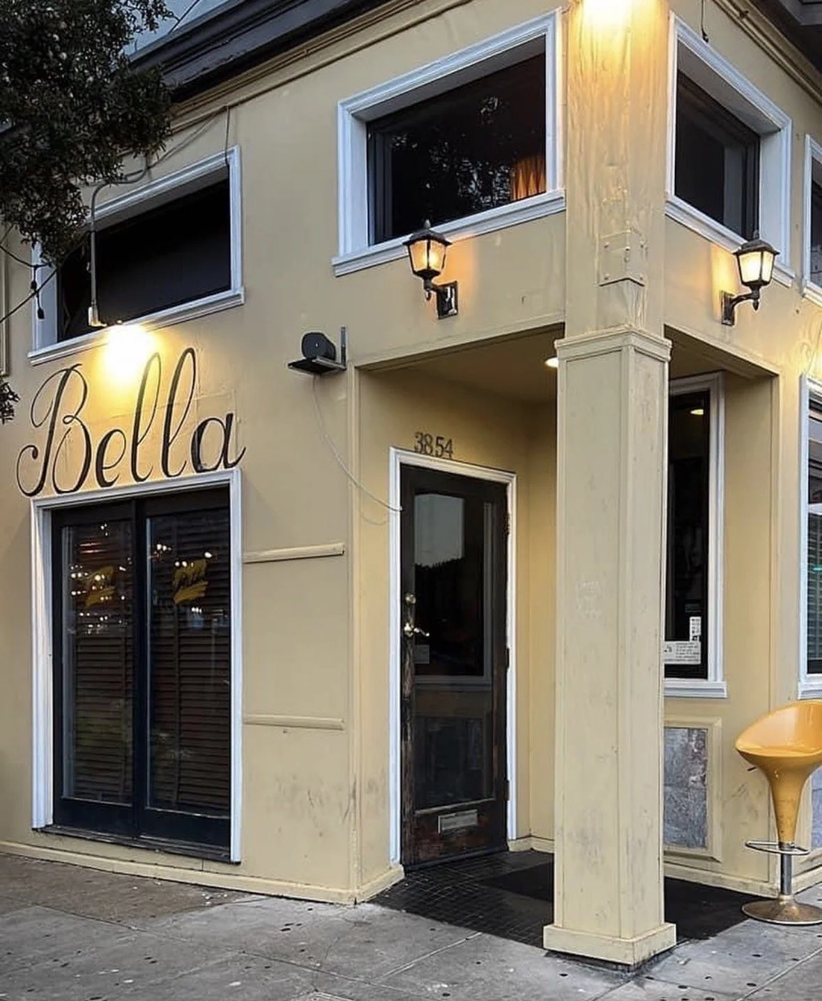 A glass of a scotch on the rocks