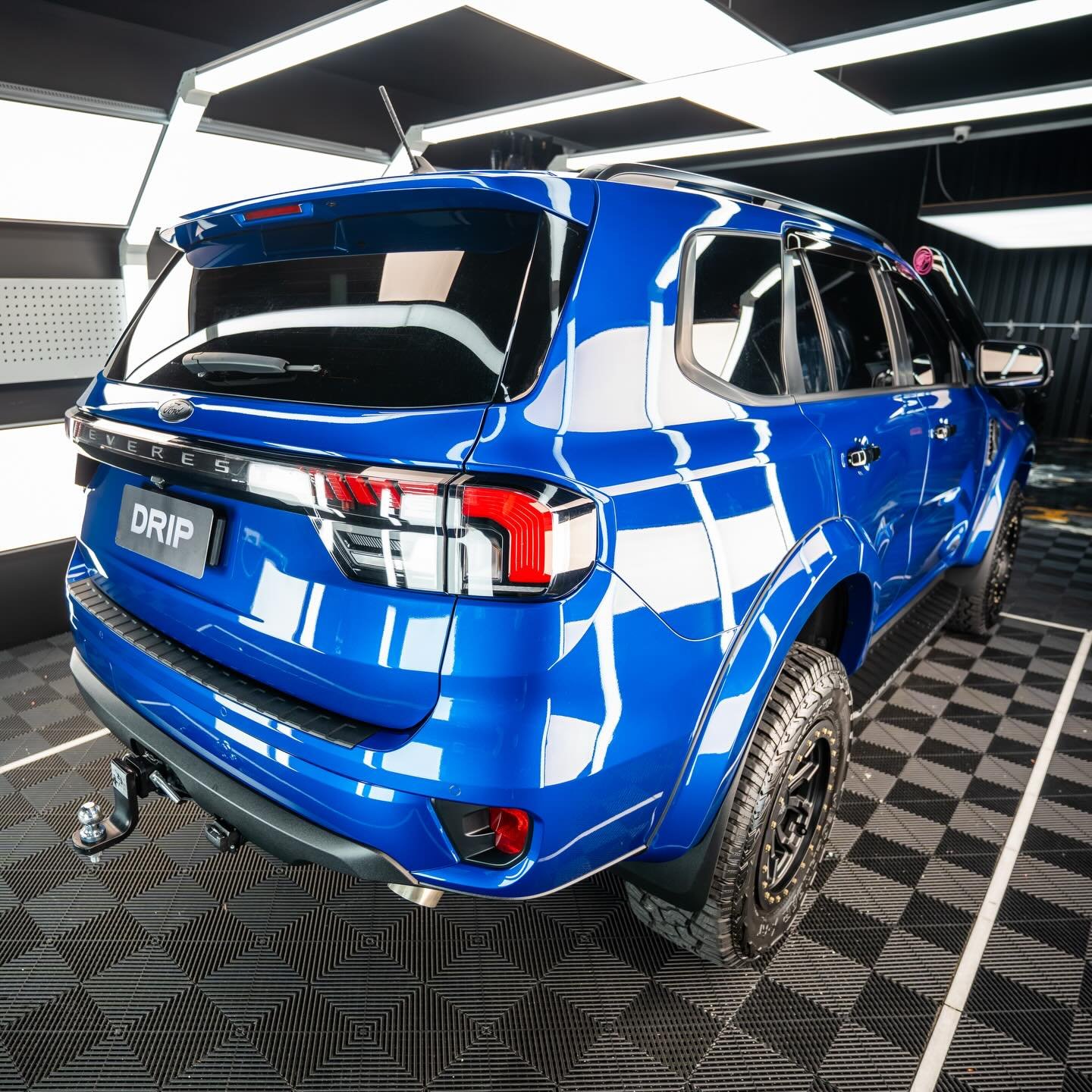 This ford Everest now has had @avantguardpacific laid for an amazing high gloss finish. This coating is 30-35 times thicker than ceramic, self healing and comes with a 10 year warranty.