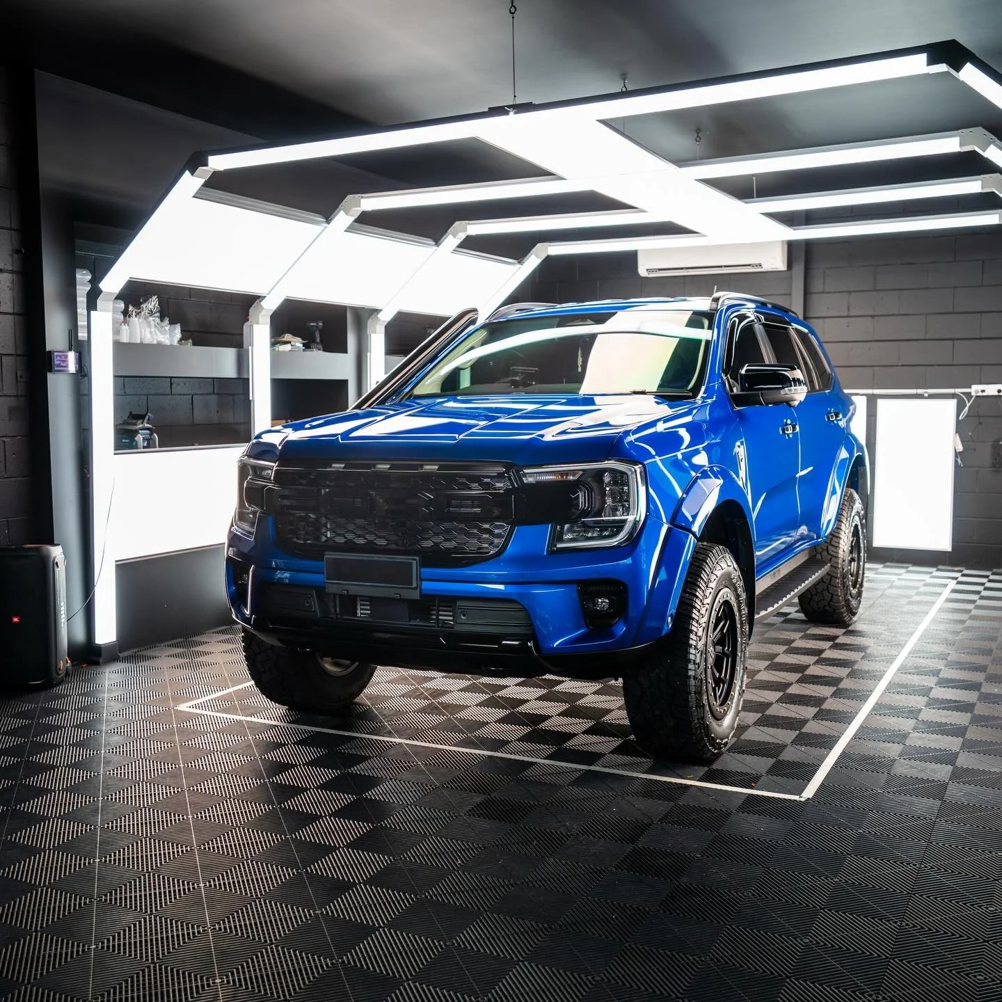 This ford Everest now has had @avantguardpacific laid for an amazing high gloss finish. This coating is 30-35 times thicker than ceramic, self healing and comes with a 10 year warranty.