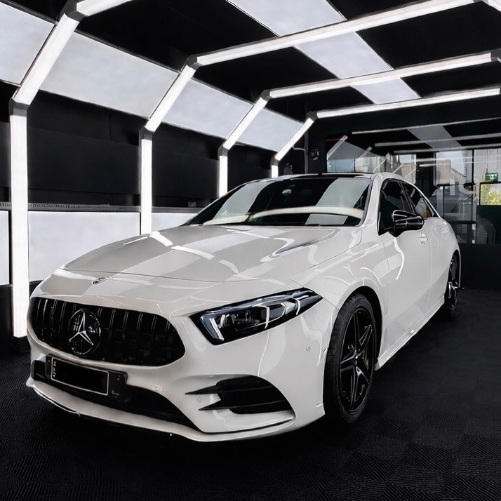 Mercedes in for Avant Guard 1051 paint protection. Gloss black wheels and red brake calliper painting. This car looks better than new and is now protected for the next 10 years.