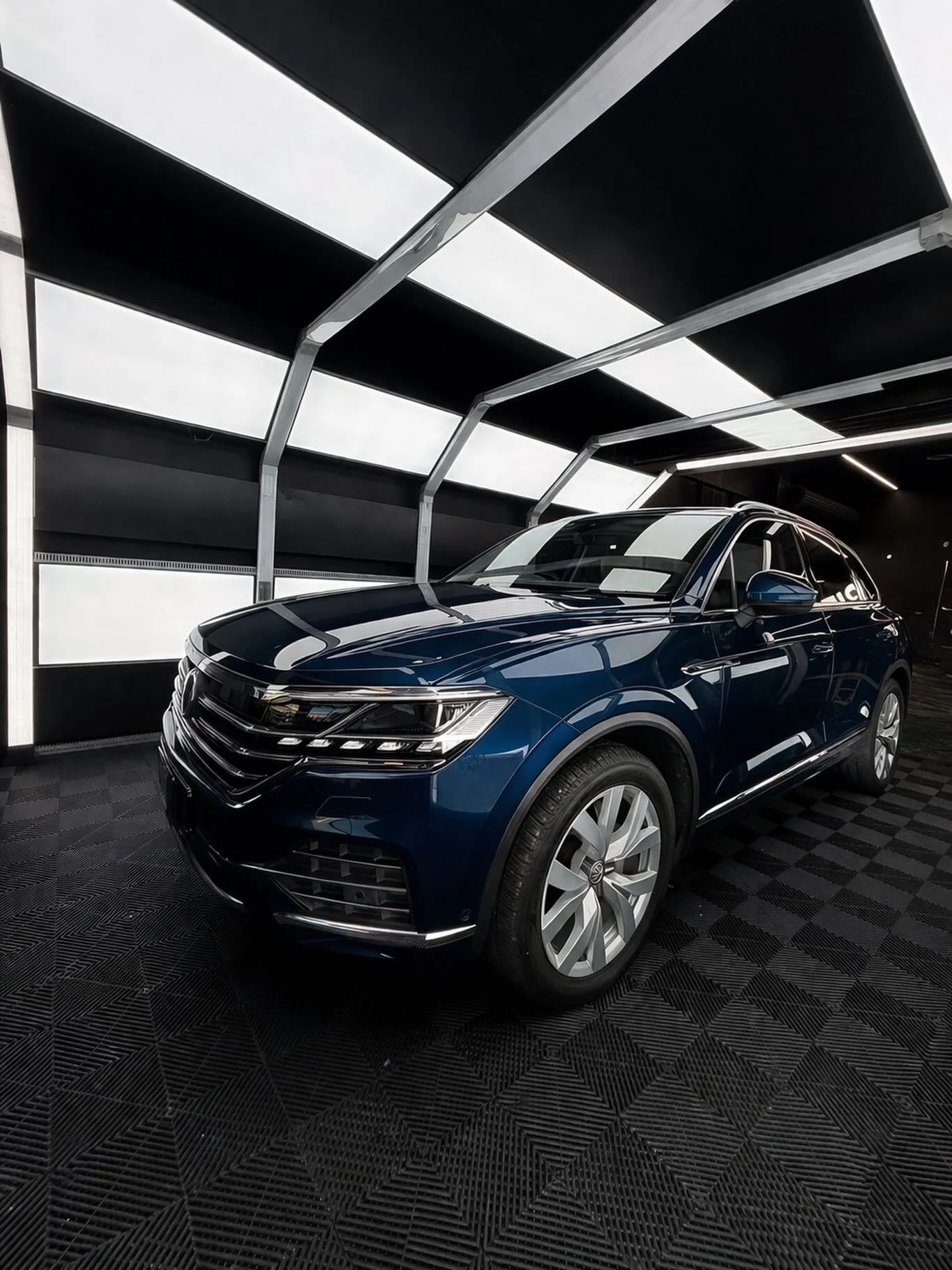 Drip 5 Year 9H Ceramic Package

This one came in needing a full reset  we took it through a precise 2-stage paint correction to restore depth, clarity and a better-than-new finish.

Once perfected, we sealed it with our 5 Year 9H ceramic coating  del