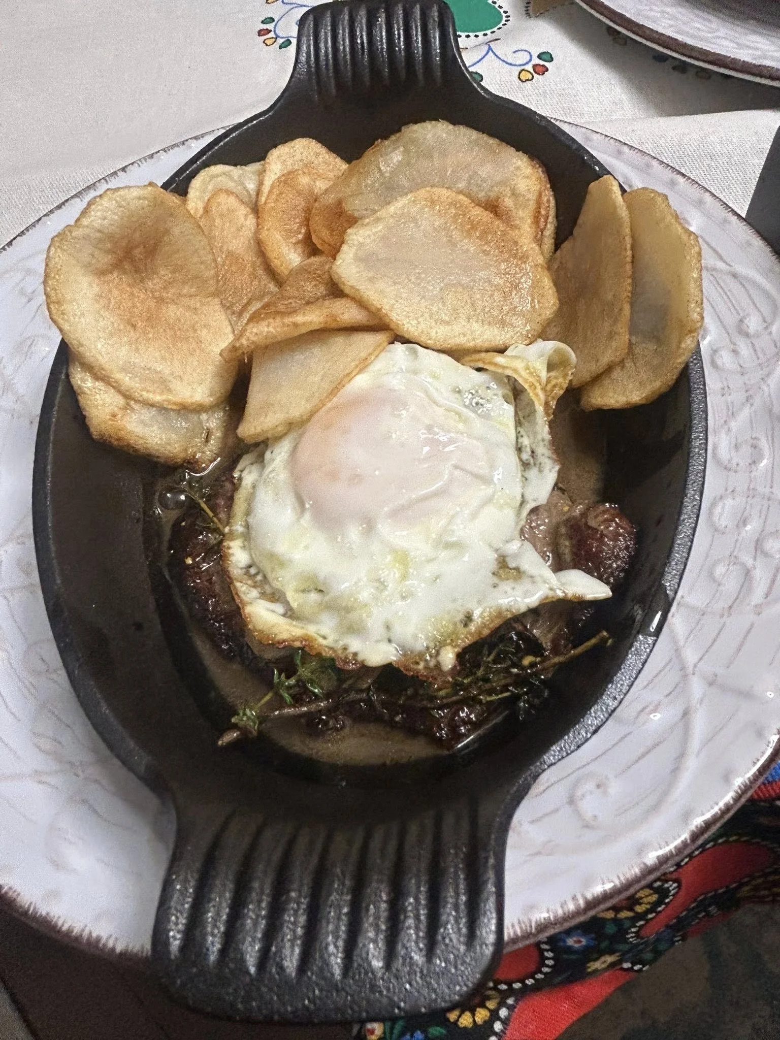 Bitoque com ovo a cavalo -- Sirloin steak, cooked in white wine sauce, served with fries and a fried egg, horseback style