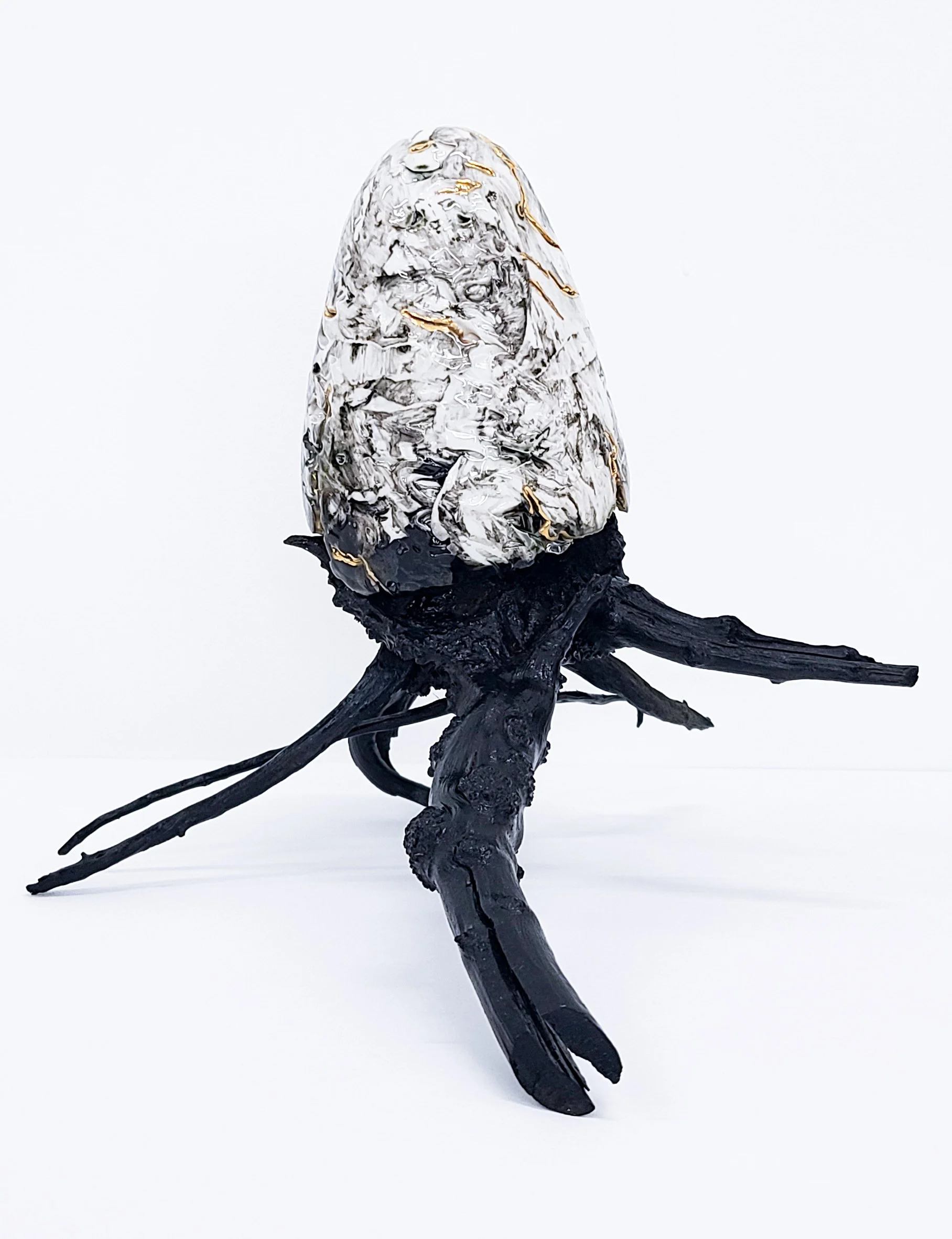 Babblings: pearl oyster 1,
ceramic, gold, wood, stan oil and mixed media, 30cm variable size, 2021