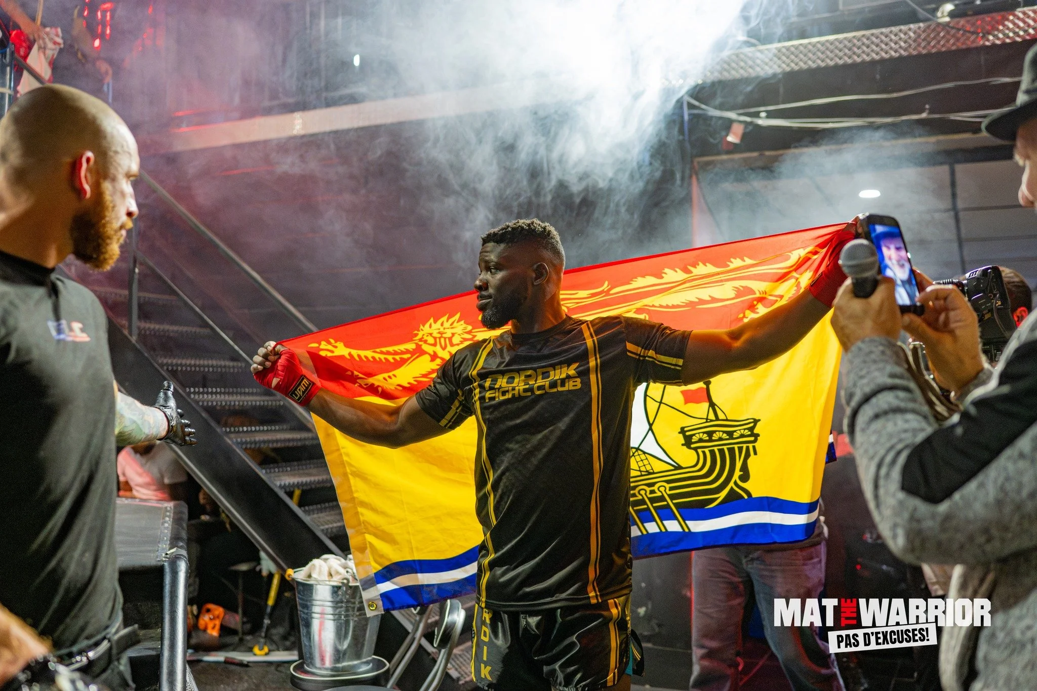 Le combat de la soir&eacute;e, quelle 𝐆𝐔𝐄𝐑𝐑𝐄! 🔥

Samuel Bunch vs Joseph Nabong. ⚔️⚡

Honor&eacute; d'avoir pu particip&eacute; &agrave; cet &eacute;v&eacute;nement! F&eacute;licitations au nouveau champion @flc_fighterleaguechampionship, @then