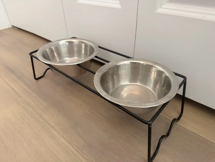 Dog bowls provided at the cabin