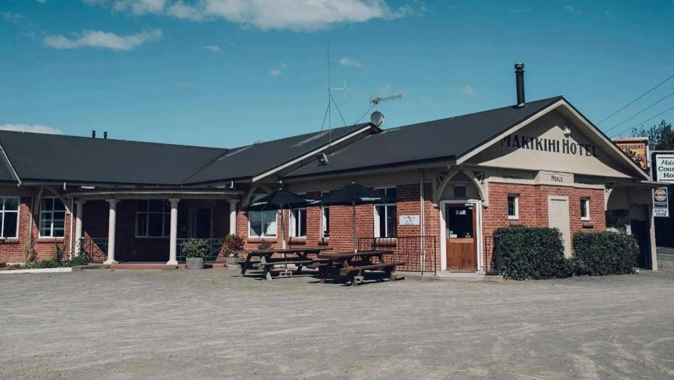 Makikihi Country Hotel