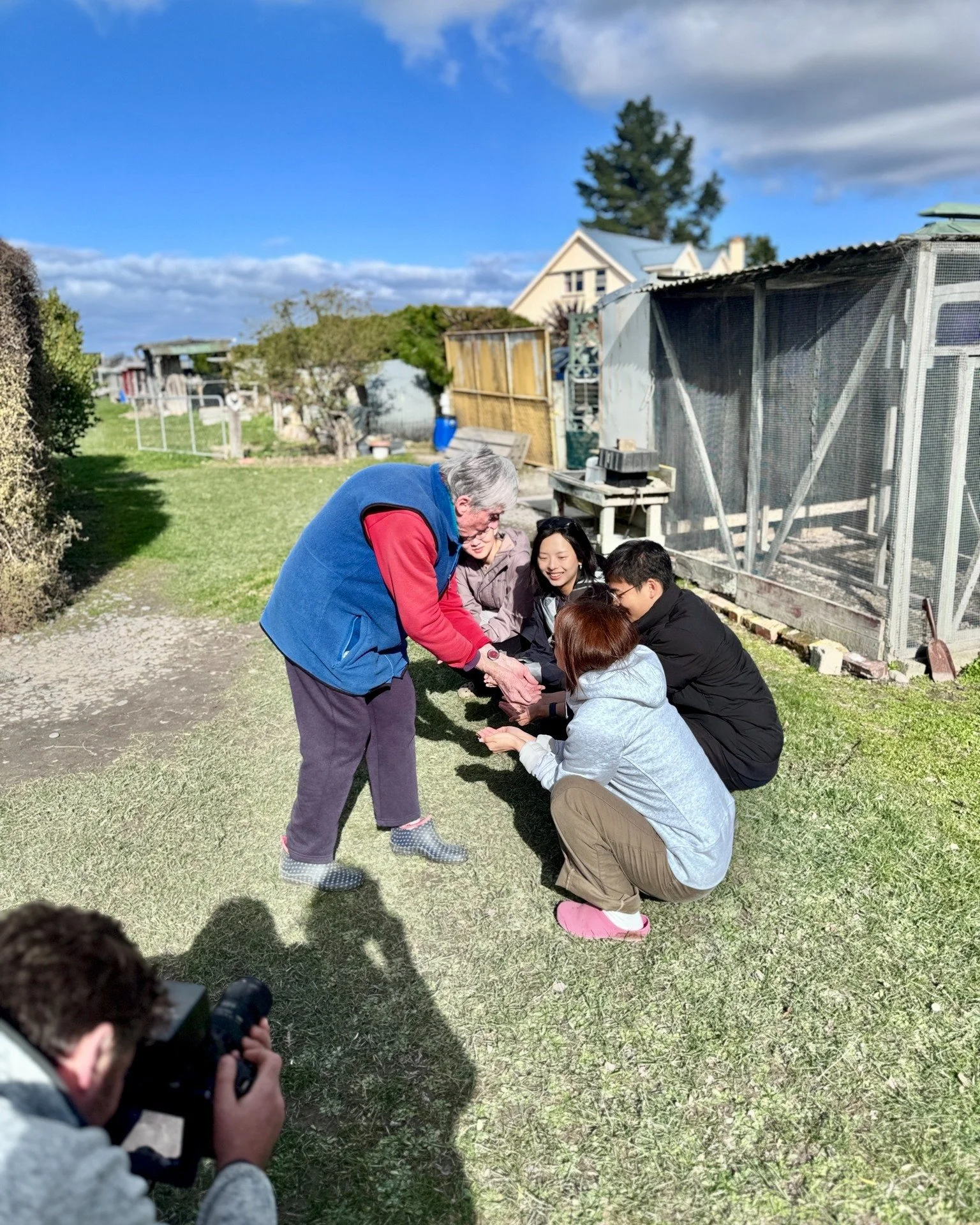 WAIMATE&rsquo;S WALLABY PARK - 4.9 stars on Tripadvisor!

Gwen, Waimate&rsquo;s fabulous wallaby lady, runs EnkleDooVery Korna.

Here, you can hand-feed rescued wallabies, take your time and wander through the spacious enclosures. There are other qui