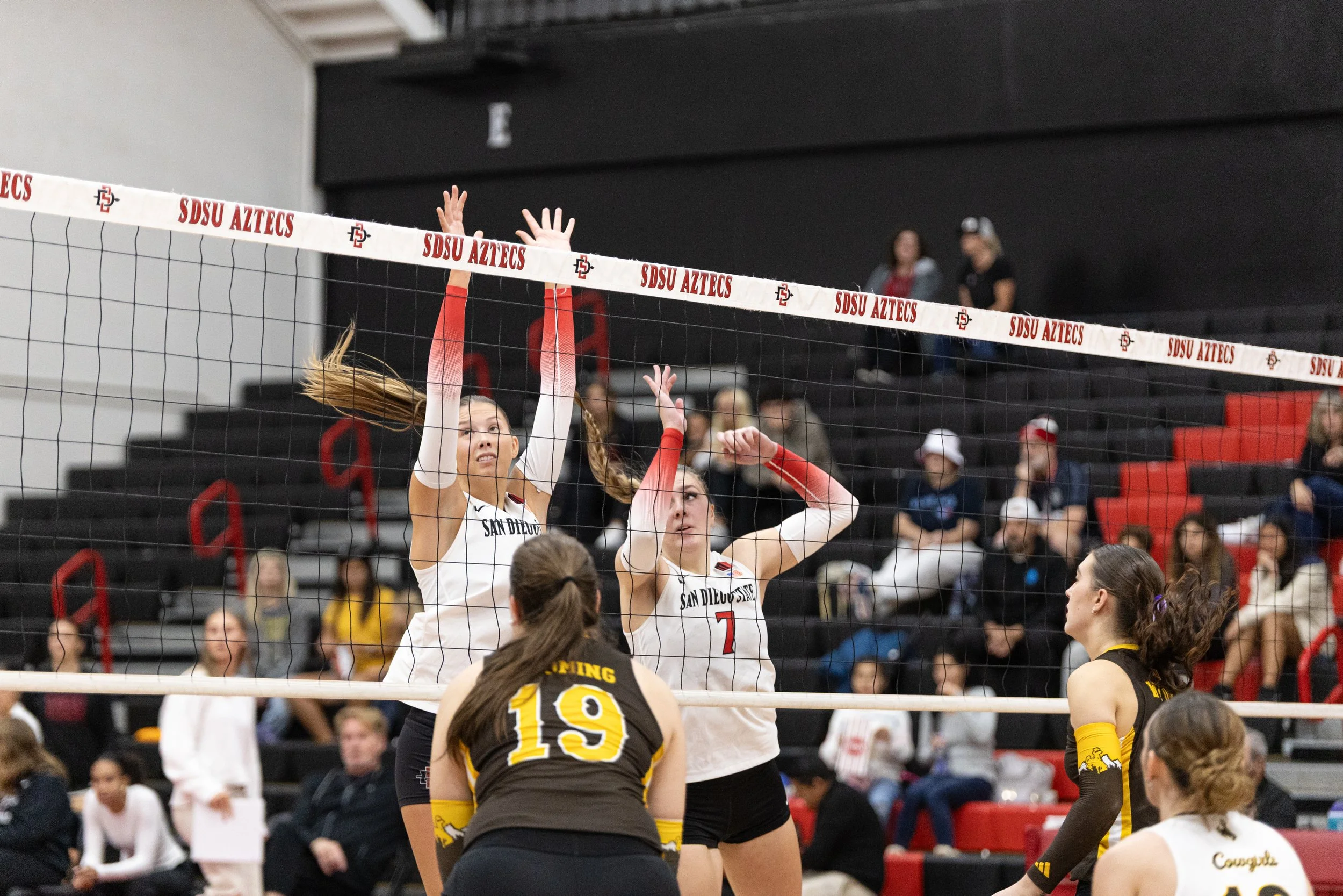 11-15_Volleyball-v-Wyoming_9.jpg
