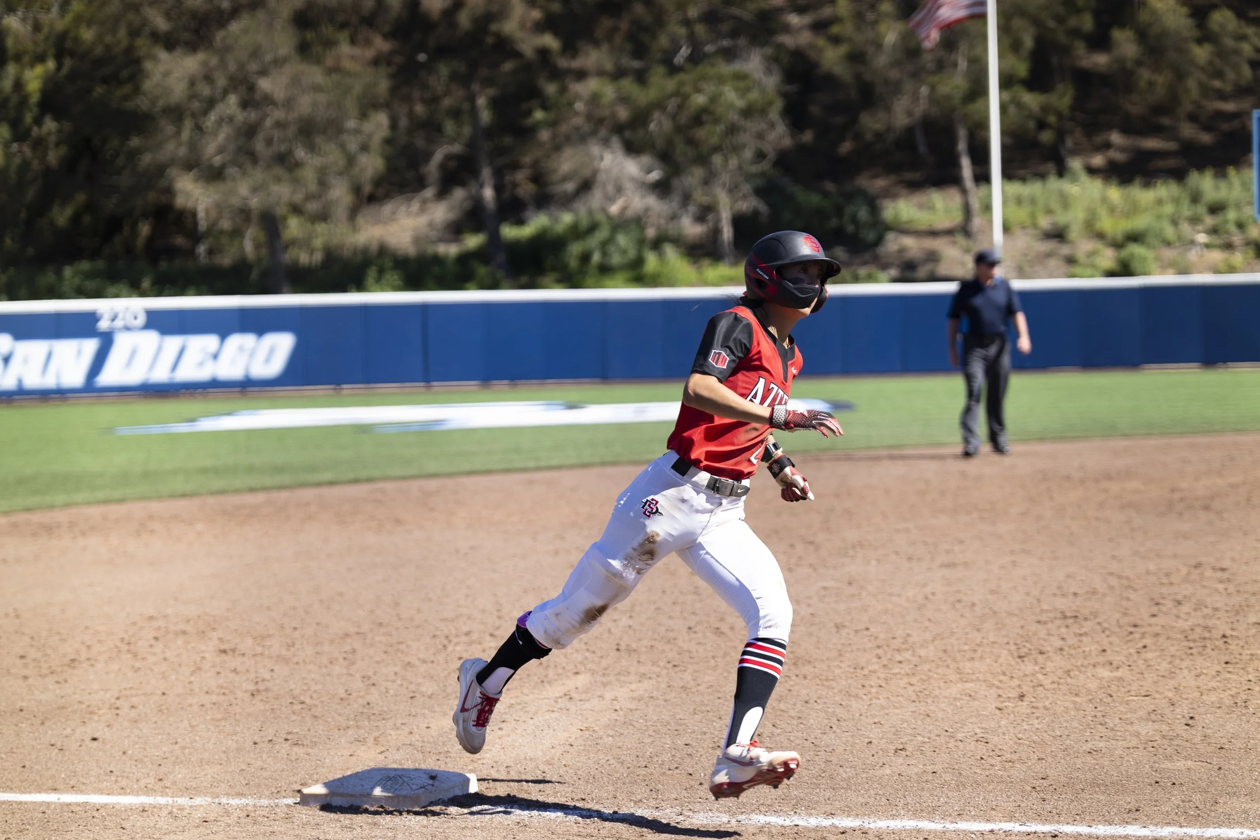 2602-27_Softball-v-Washington_6.jpg