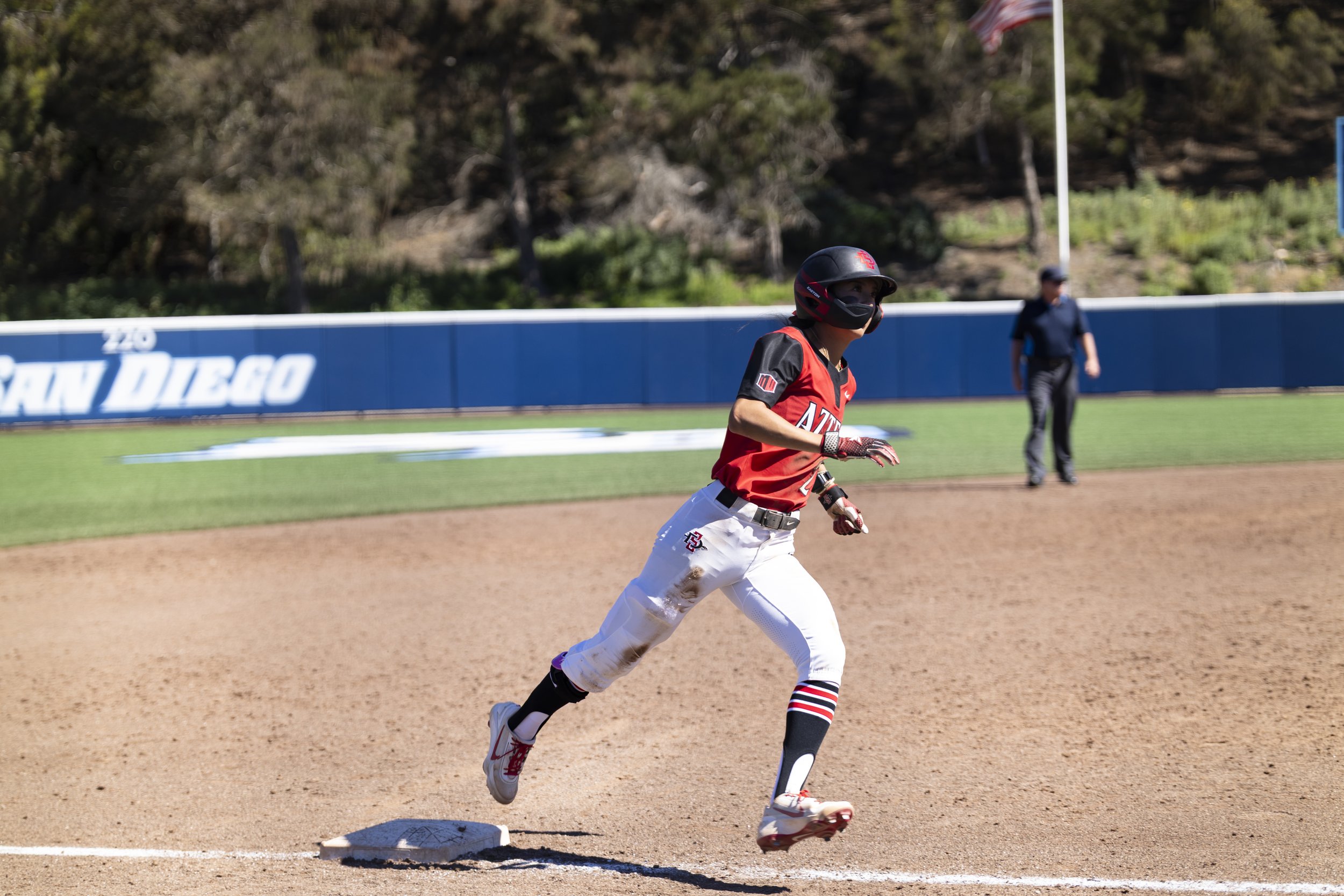 2602-27_Softball-v-Washington_6.jpg